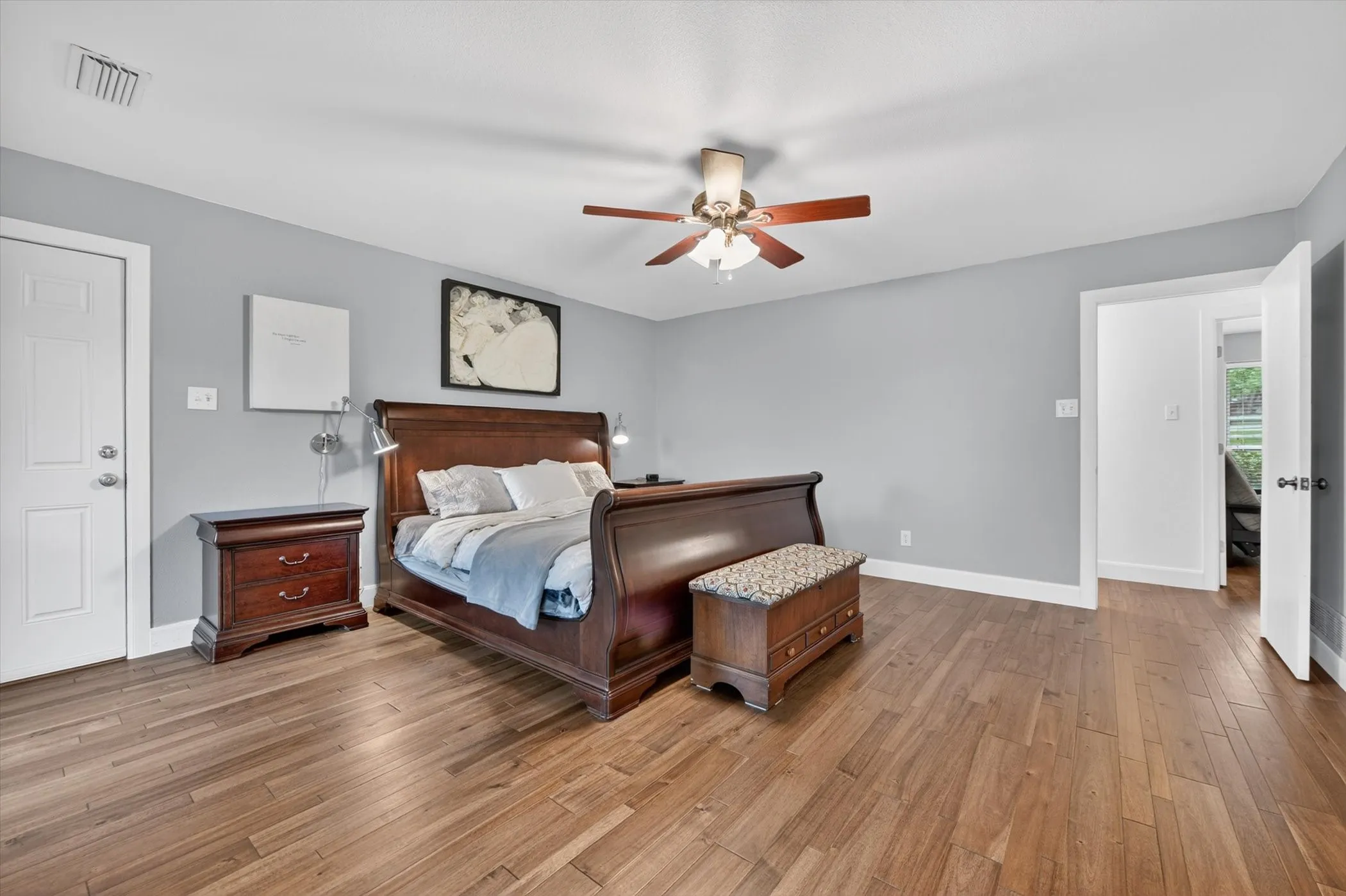 Single Family Residence For Sale in Denton County , 951 Ridgewood Circle, Bartonville, Texas 76226, 3 Bedroom, 2 Bathroom, 2 Garage spaces, 2,062 Sqft, built in 1985, mls#21254605, Real Estate Agent in Bartonville, Homes For Sale in Denton county, Homes For Sale in Bartonville, Realtor in Bartonville Texas, Real Estate Brokerage Independent Realty Texas, Luminita Cordes Realtor