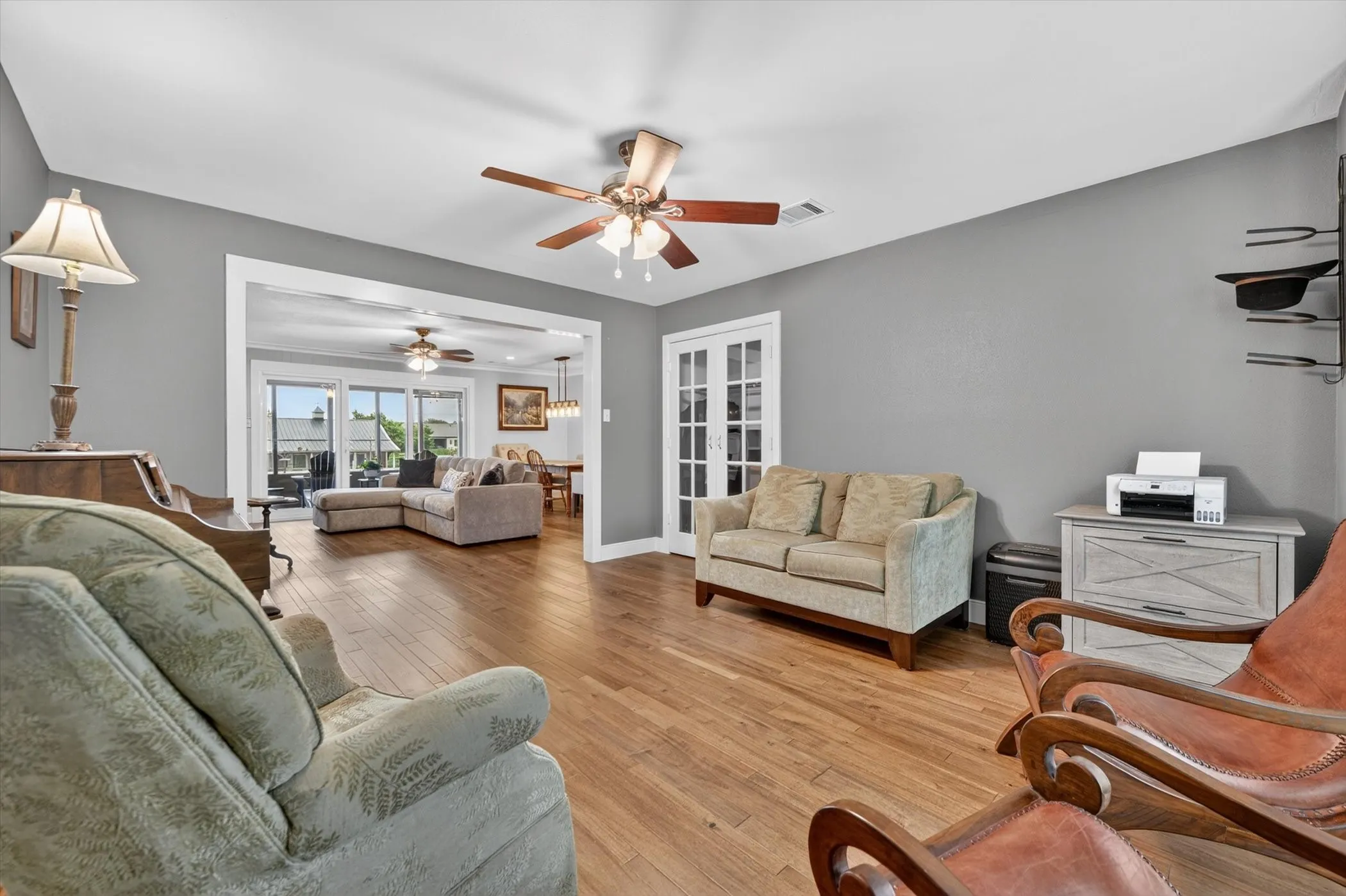 Single Family Residence For Sale in Denton County , 951 Ridgewood Circle, Bartonville, Texas 76226, 3 Bedroom, 2 Bathroom, 2 Garage spaces, 2,062 Sqft, built in 1985, mls#21254605, Real Estate Agent in Bartonville, Homes For Sale in Denton county, Homes For Sale in Bartonville, Realtor in Bartonville Texas, Real Estate Brokerage Independent Realty Texas, Luminita Cordes Realtor