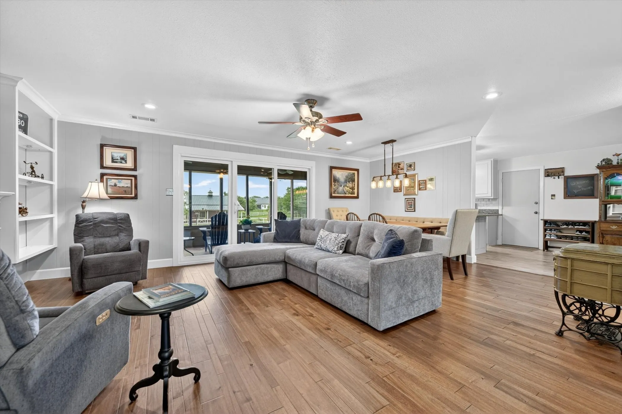Single Family Residence For Sale in Denton County , 951 Ridgewood Circle, Bartonville, Texas 76226, 3 Bedroom, 2 Bathroom, 2 Garage spaces, 2,062 Sqft, built in 1985, mls#21254605, Real Estate Agent in Bartonville, Homes For Sale in Denton county, Homes For Sale in Bartonville, Realtor in Bartonville Texas, Real Estate Brokerage Independent Realty Texas, Luminita Cordes Realtor