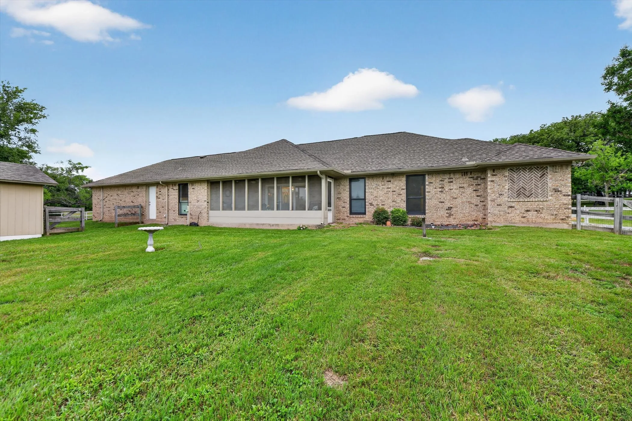Single Family Residence For Sale in Denton County , 951 Ridgewood Circle, Bartonville, Texas 76226, 3 Bedroom, 2 Bathroom, 2 Garage spaces, 2,062 Sqft, built in 1985, mls#21254605, Real Estate Agent in Bartonville, Homes For Sale in Denton county, Homes For Sale in Bartonville, Realtor in Bartonville Texas, Real Estate Brokerage Independent Realty Texas, Luminita Cordes Realtor