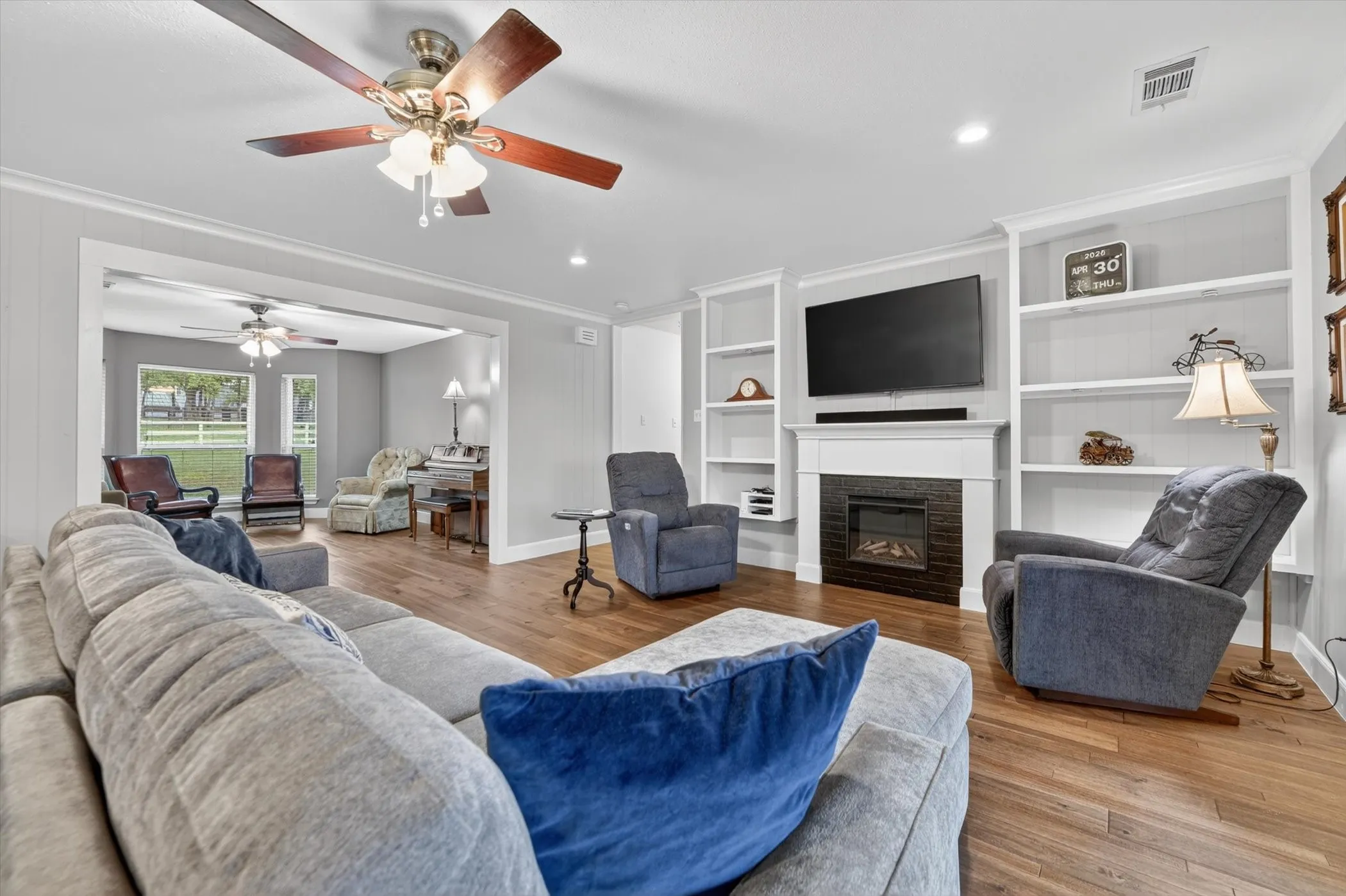 Single Family Residence For Sale in Denton County , 951 Ridgewood Circle, Bartonville, Texas 76226, 3 Bedroom, 2 Bathroom, 2 Garage spaces, 2,062 Sqft, built in 1985, mls#21254605, Real Estate Agent in Bartonville, Homes For Sale in Denton county, Homes For Sale in Bartonville, Realtor in Bartonville Texas, Real Estate Brokerage Independent Realty Texas, Luminita Cordes Realtor