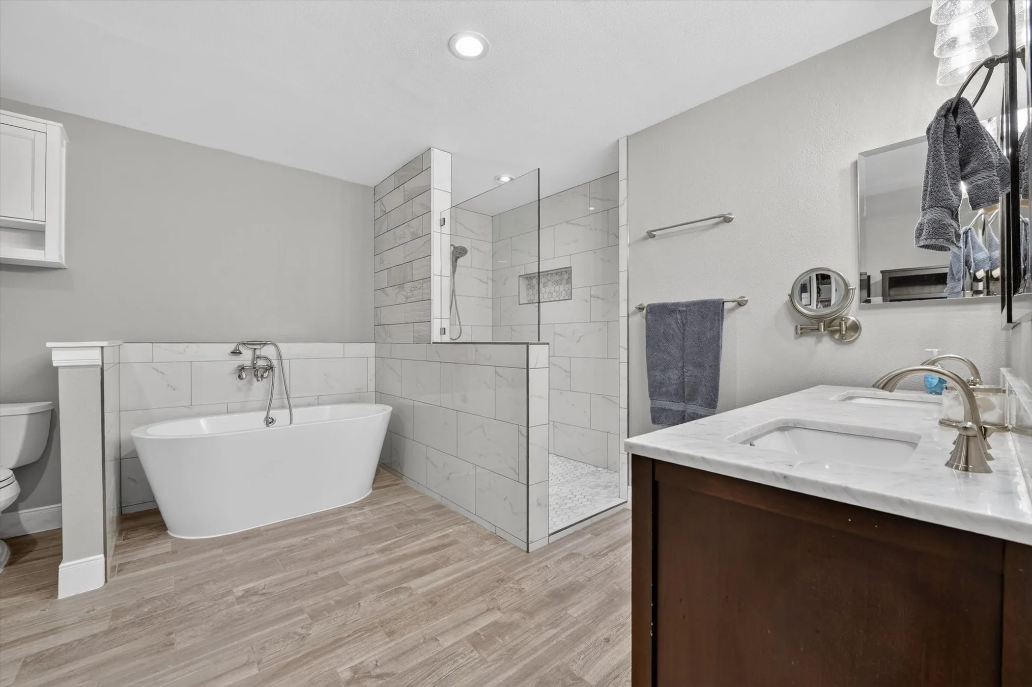 Single Family Residence For Sale in Denton County , 951 Ridgewood Circle, Bartonville, Texas 76226, 3 Bedroom, 2 Bathroom, 2 Garage spaces, 2,062 Sqft, built in 1985, mls#21254605, Real Estate Agent in Bartonville, Homes For Sale in Denton county, Homes For Sale in Bartonville, Realtor in Bartonville Texas, Real Estate Brokerage Independent Realty Texas, Luminita Cordes Realtor