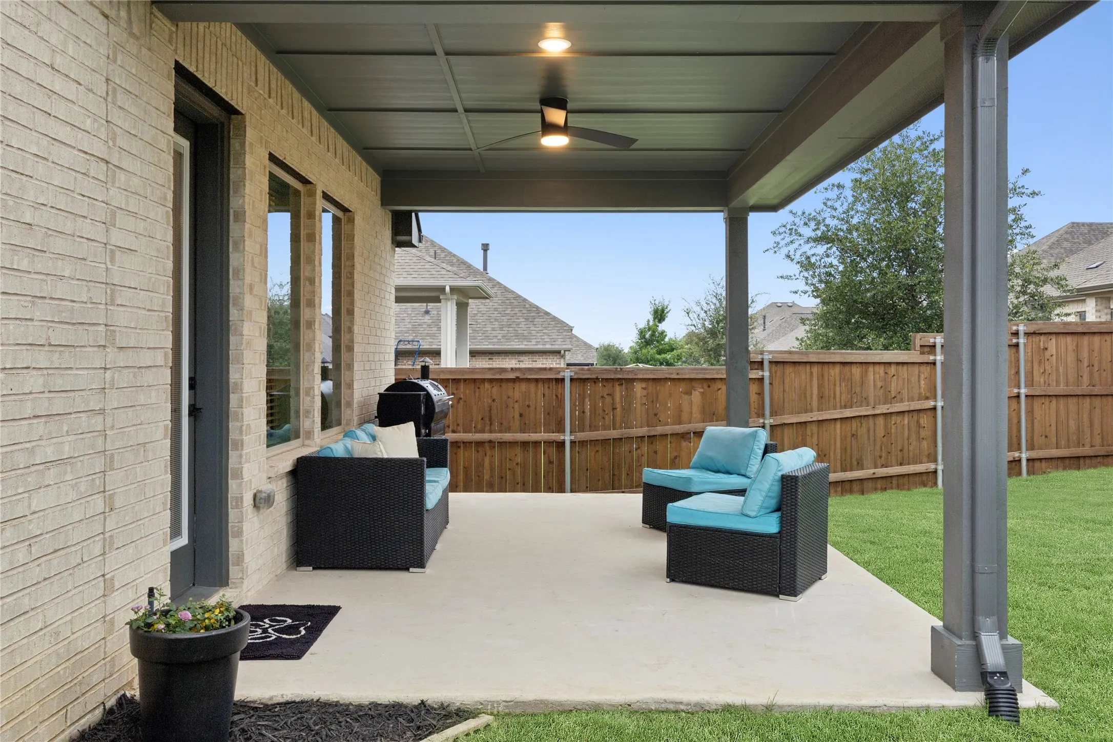 Single Family Residence For Sale in Collin County , 2700 War Admiral Street, Celina, Texas 75009, 4 Bedroom, 3 Bathroom, 2 Garage spaces, 2,246 Sqft, built in 2020, Preowned, mls#21255438, Real Estate Agent in Celina, Homes For Sale in Collin county, Homes For Sale in Celina, Realtor in Celina Texas, Real Estate Brokerage Independent Realty Texas, Luminita Cordes Realtor