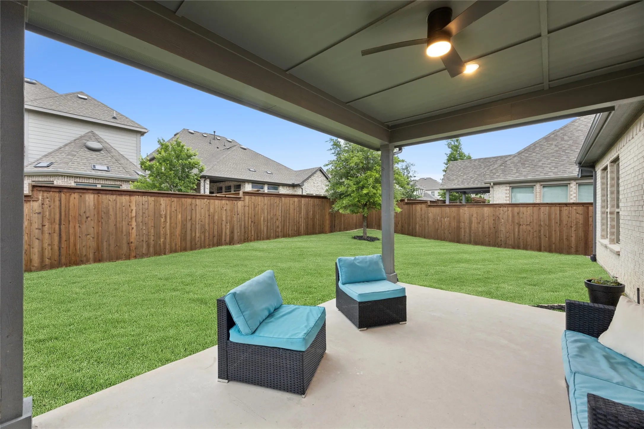 Single Family Residence For Sale in Collin County , 2700 War Admiral Street, Celina, Texas 75009, 4 Bedroom, 3 Bathroom, 2 Garage spaces, 2,246 Sqft, built in 2020, Preowned, mls#21255438, Real Estate Agent in Celina, Homes For Sale in Collin county, Homes For Sale in Celina, Realtor in Celina Texas, Real Estate Brokerage Independent Realty Texas, Luminita Cordes Realtor