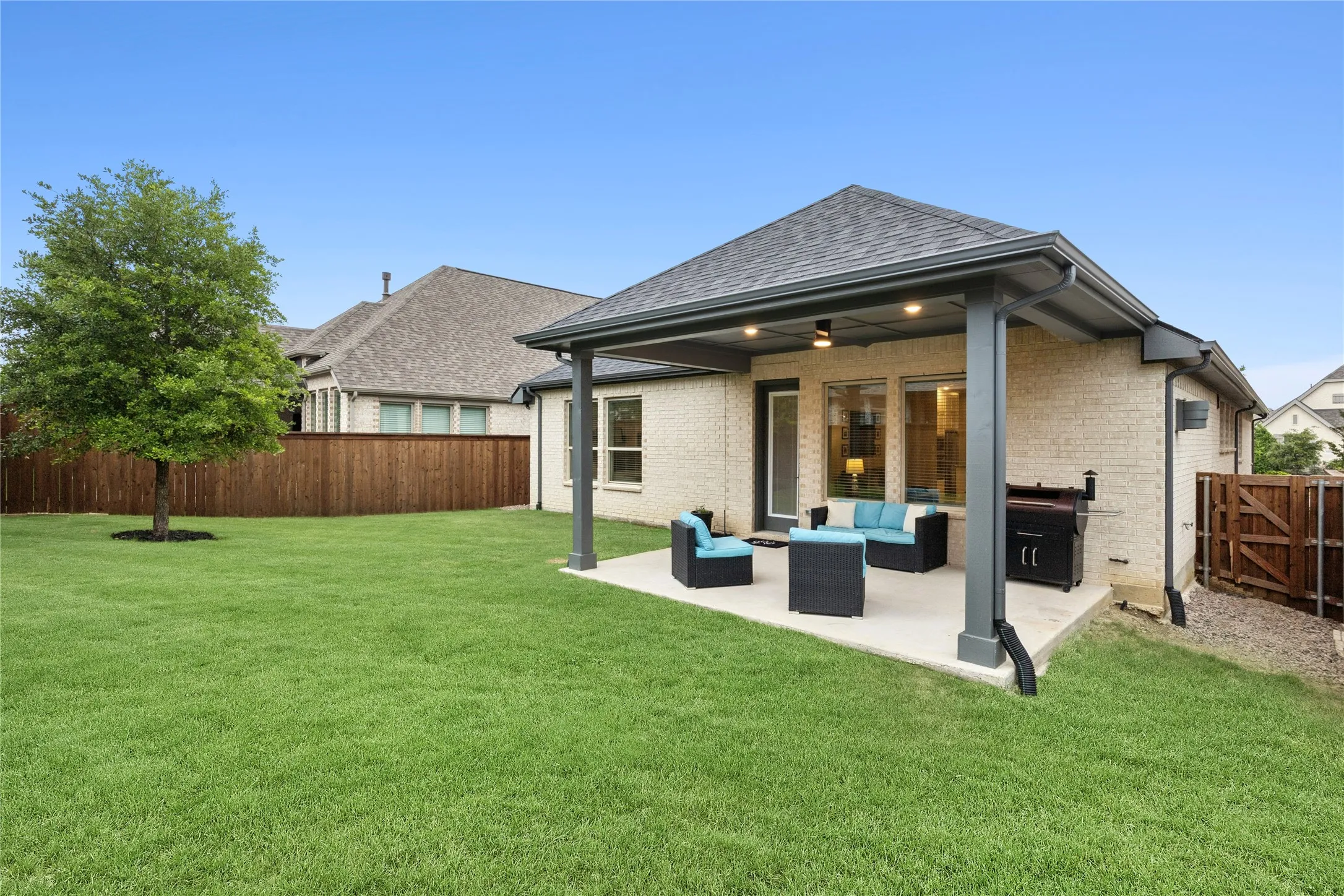 Single Family Residence For Sale in Collin County , 2700 War Admiral Street, Celina, Texas 75009, 4 Bedroom, 3 Bathroom, 2 Garage spaces, 2,246 Sqft, built in 2020, Preowned, mls#21255438, Real Estate Agent in Celina, Homes For Sale in Collin county, Homes For Sale in Celina, Realtor in Celina Texas, Real Estate Brokerage Independent Realty Texas, Luminita Cordes Realtor