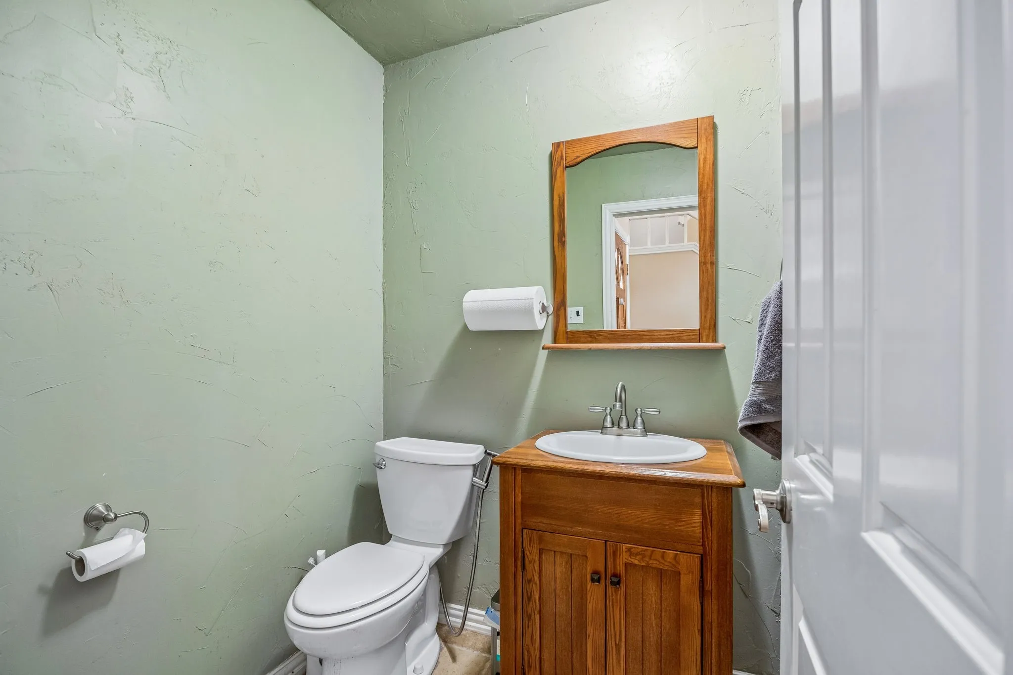 Single Family Residence For Sale in Dallas County , 9404 Penny Lane, Irving, Texas 75063, 3 Bedrooms, 3 Bathrooms, 2 Garage spaces, 1,649 Sqft, built in 1987, Preowned, Price $447,000, mls#21252129, Real Estate Agent in Irving, Homes For Sale in Dallas county, Homes For Sale in Irving, Realtor in Irving Texas, Real Estate Brokerage Independent Realty Texas, Luminita Cordes Realtor
