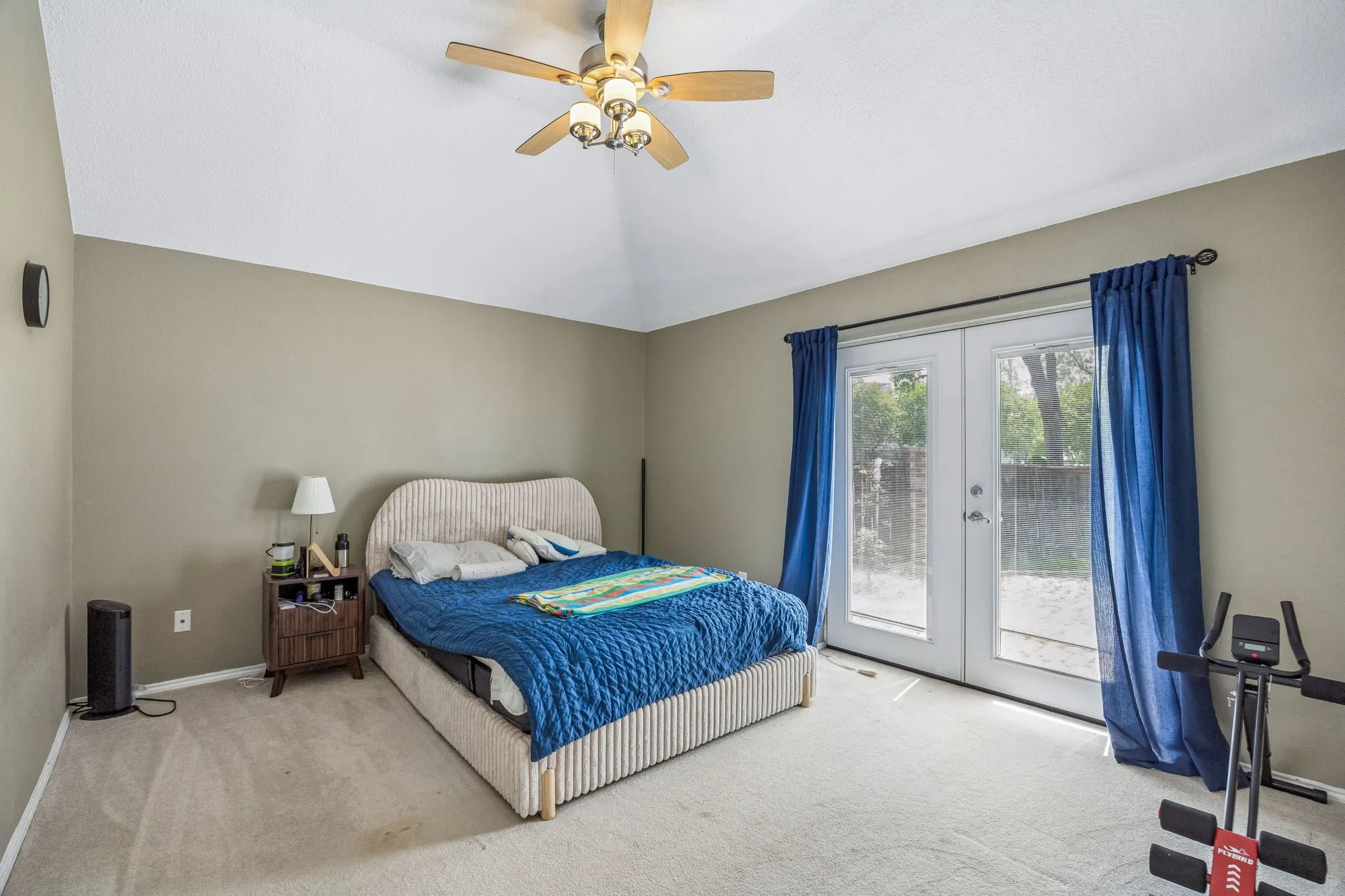 Single Family Residence For Sale in Dallas County , 9404 Penny Lane, Irving, Texas 75063, 3 Bedrooms, 3 Bathrooms, 2 Garage spaces, 1,649 Sqft, built in 1987, Preowned, Price $447,000, mls#21252129, Real Estate Agent in Irving, Homes For Sale in Dallas county, Homes For Sale in Irving, Realtor in Irving Texas, Real Estate Brokerage Independent Realty Texas, Luminita Cordes Realtor