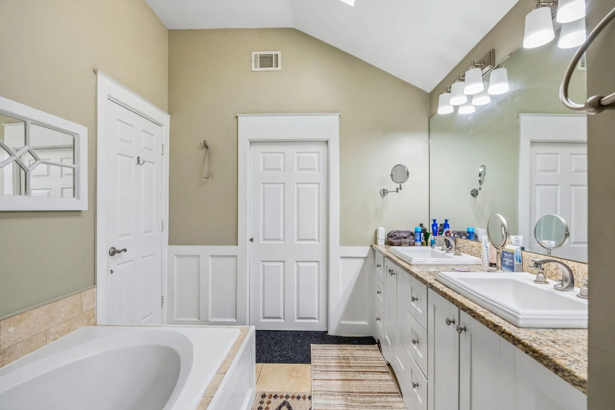 Single Family Residence For Sale in Dallas County , 9404 Penny Lane, Irving, Texas 75063, 3 Bedrooms, 3 Bathrooms, 2 Garage spaces, 1,649 Sqft, built in 1987, Preowned, Price $447,000, mls#21252129, Real Estate Agent in Irving, Homes For Sale in Dallas county, Homes For Sale in Irving, Realtor in Irving Texas, Real Estate Brokerage Independent Realty Texas, Luminita Cordes Realtor