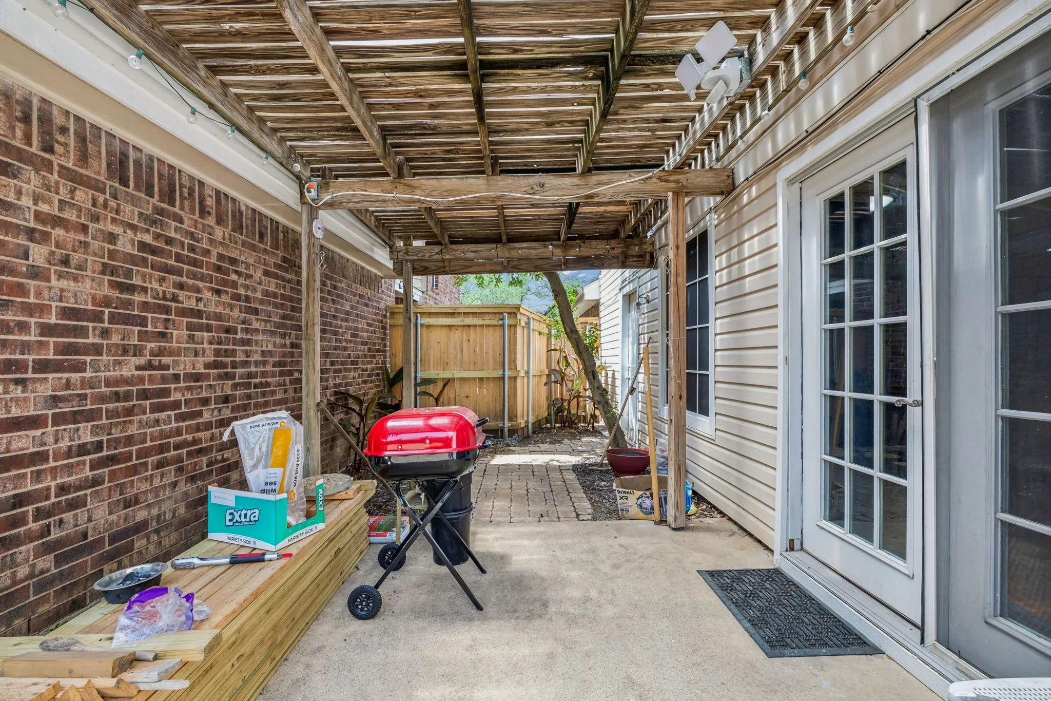 Single Family Residence For Sale in Dallas County , 9404 Penny Lane, Irving, Texas 75063, 3 Bedrooms, 3 Bathrooms, 2 Garage spaces, 1,649 Sqft, built in 1987, Preowned, Price $447,000, mls#21252129, Real Estate Agent in Irving, Homes For Sale in Dallas county, Homes For Sale in Irving, Realtor in Irving Texas, Real Estate Brokerage Independent Realty Texas, Luminita Cordes Realtor