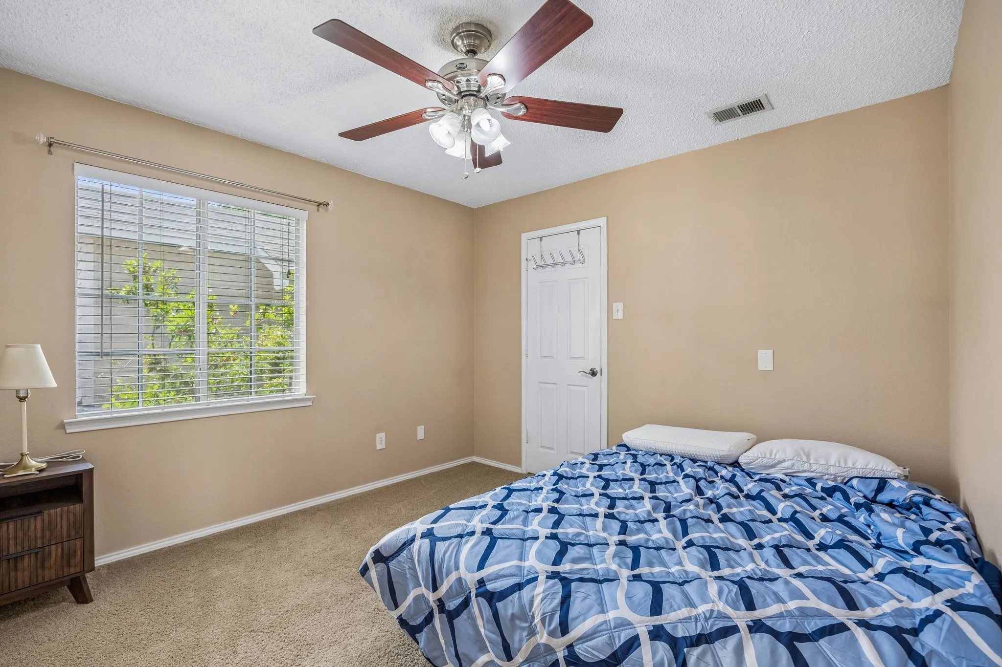 Single Family Residence For Sale in Dallas County , 9404 Penny Lane, Irving, Texas 75063, 3 Bedrooms, 3 Bathrooms, 2 Garage spaces, 1,649 Sqft, built in 1987, Preowned, Price $447,000, mls#21252129, Real Estate Agent in Irving, Homes For Sale in Dallas county, Homes For Sale in Irving, Realtor in Irving Texas, Real Estate Brokerage Independent Realty Texas, Luminita Cordes Realtor