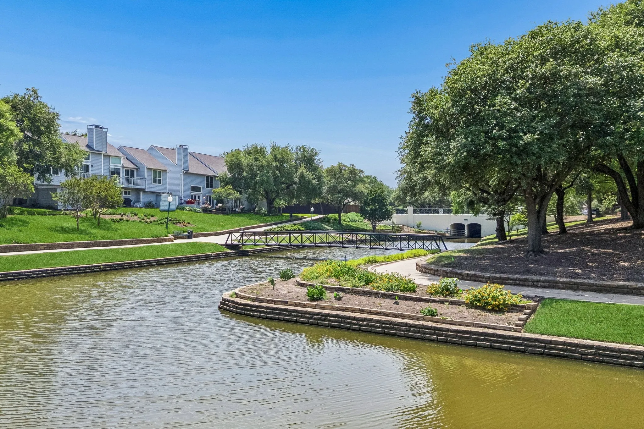Single Family Residence For Sale in Dallas County , 9404 Penny Lane, Irving, Texas 75063, 3 Bedrooms, 3 Bathrooms, 2 Garage spaces, 1,649 Sqft, built in 1987, Preowned, Price $447,000, mls#21252129, Real Estate Agent in Irving, Homes For Sale in Dallas county, Homes For Sale in Irving, Realtor in Irving Texas, Real Estate Brokerage Independent Realty Texas, Luminita Cordes Realtor