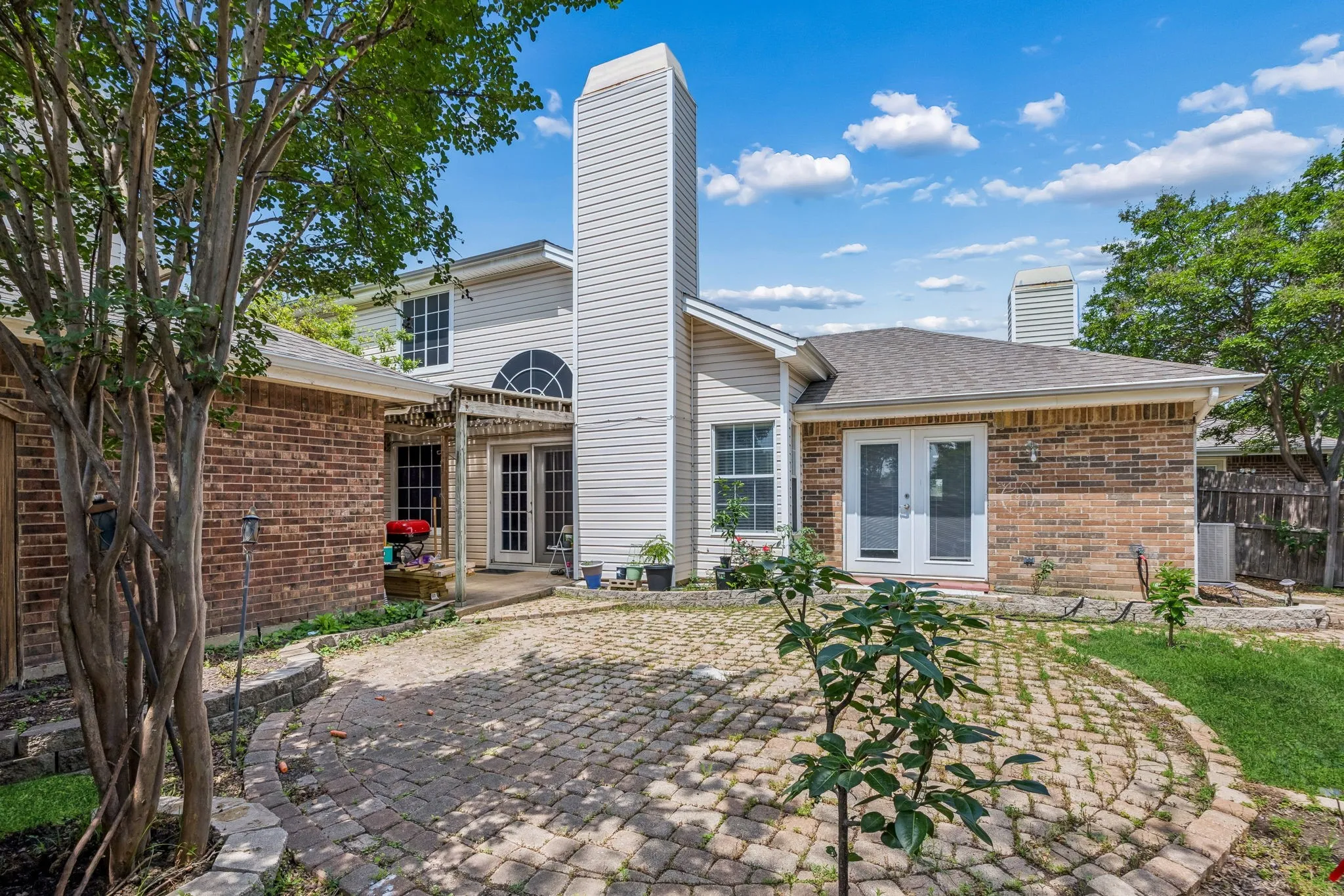Single Family Residence For Sale in Dallas County , 9404 Penny Lane, Irving, Texas 75063, 3 Bedrooms, 3 Bathrooms, 2 Garage spaces, 1,649 Sqft, built in 1987, Preowned, Price $447,000, mls#21252129, Real Estate Agent in Irving, Homes For Sale in Dallas county, Homes For Sale in Irving, Realtor in Irving Texas, Real Estate Brokerage Independent Realty Texas, Luminita Cordes Realtor
