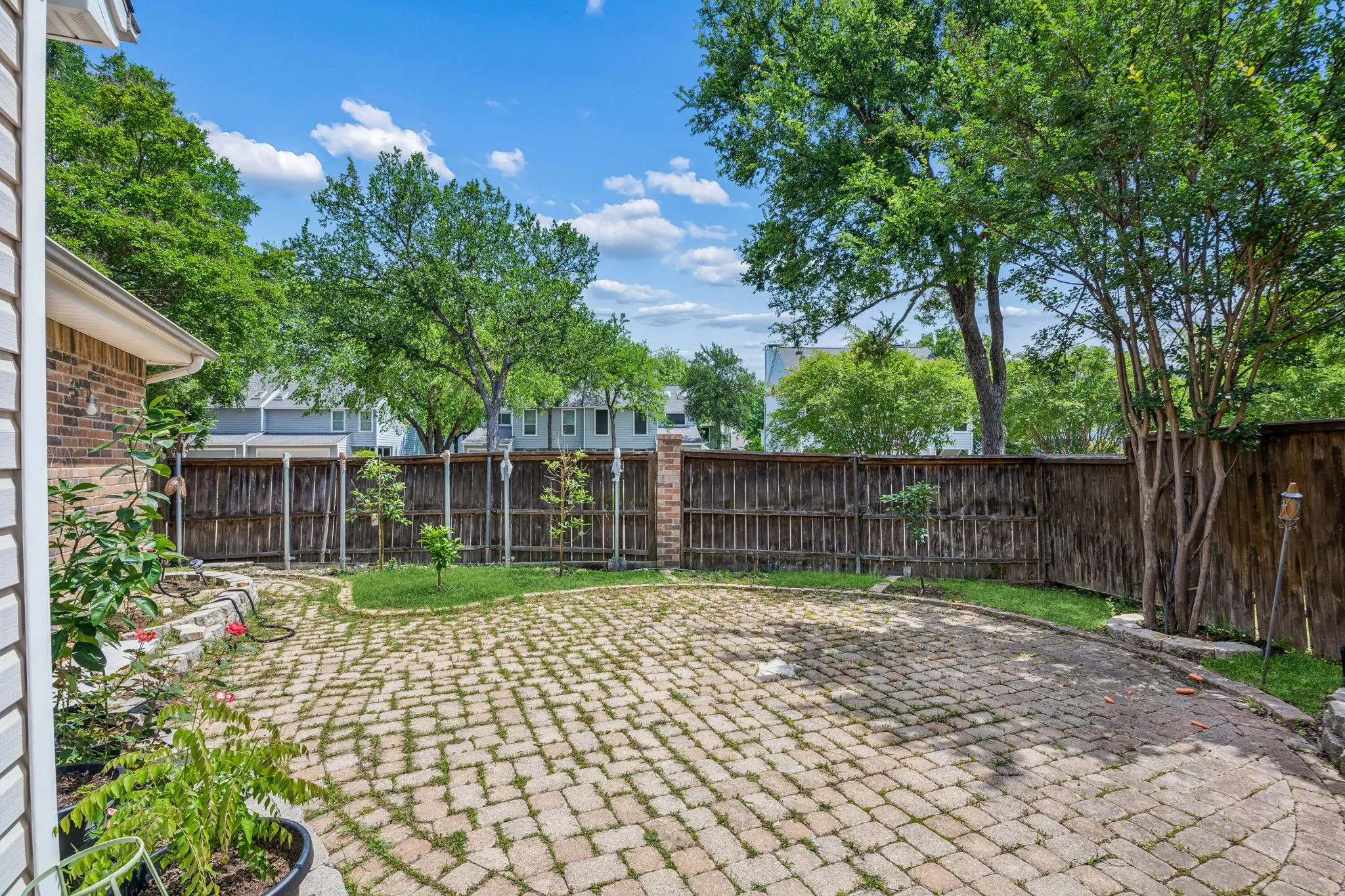 Single Family Residence For Sale in Dallas County , 9404 Penny Lane, Irving, Texas 75063, 3 Bedrooms, 3 Bathrooms, 2 Garage spaces, 1,649 Sqft, built in 1987, Preowned, Price $447,000, mls#21252129, Real Estate Agent in Irving, Homes For Sale in Dallas county, Homes For Sale in Irving, Realtor in Irving Texas, Real Estate Brokerage Independent Realty Texas, Luminita Cordes Realtor