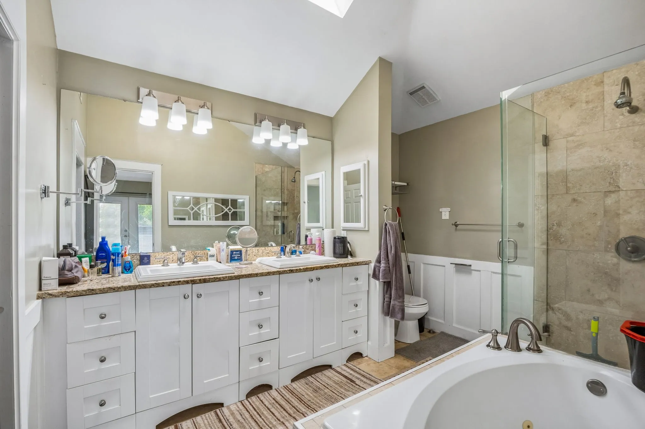Single Family Residence For Sale in Dallas County , 9404 Penny Lane, Irving, Texas 75063, 3 Bedrooms, 3 Bathrooms, 2 Garage spaces, 1,649 Sqft, built in 1987, Preowned, Price $447,000, mls#21252129, Real Estate Agent in Irving, Homes For Sale in Dallas county, Homes For Sale in Irving, Realtor in Irving Texas, Real Estate Brokerage Independent Realty Texas, Luminita Cordes Realtor