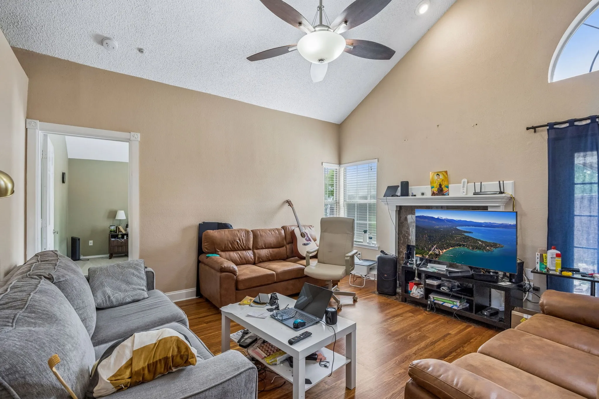 Single Family Residence For Sale in Dallas County , 9404 Penny Lane, Irving, Texas 75063, 3 Bedrooms, 3 Bathrooms, 2 Garage spaces, 1,649 Sqft, built in 1987, Preowned, Price $447,000, mls#21252129, Real Estate Agent in Irving, Homes For Sale in Dallas county, Homes For Sale in Irving, Realtor in Irving Texas, Real Estate Brokerage Independent Realty Texas, Luminita Cordes Realtor