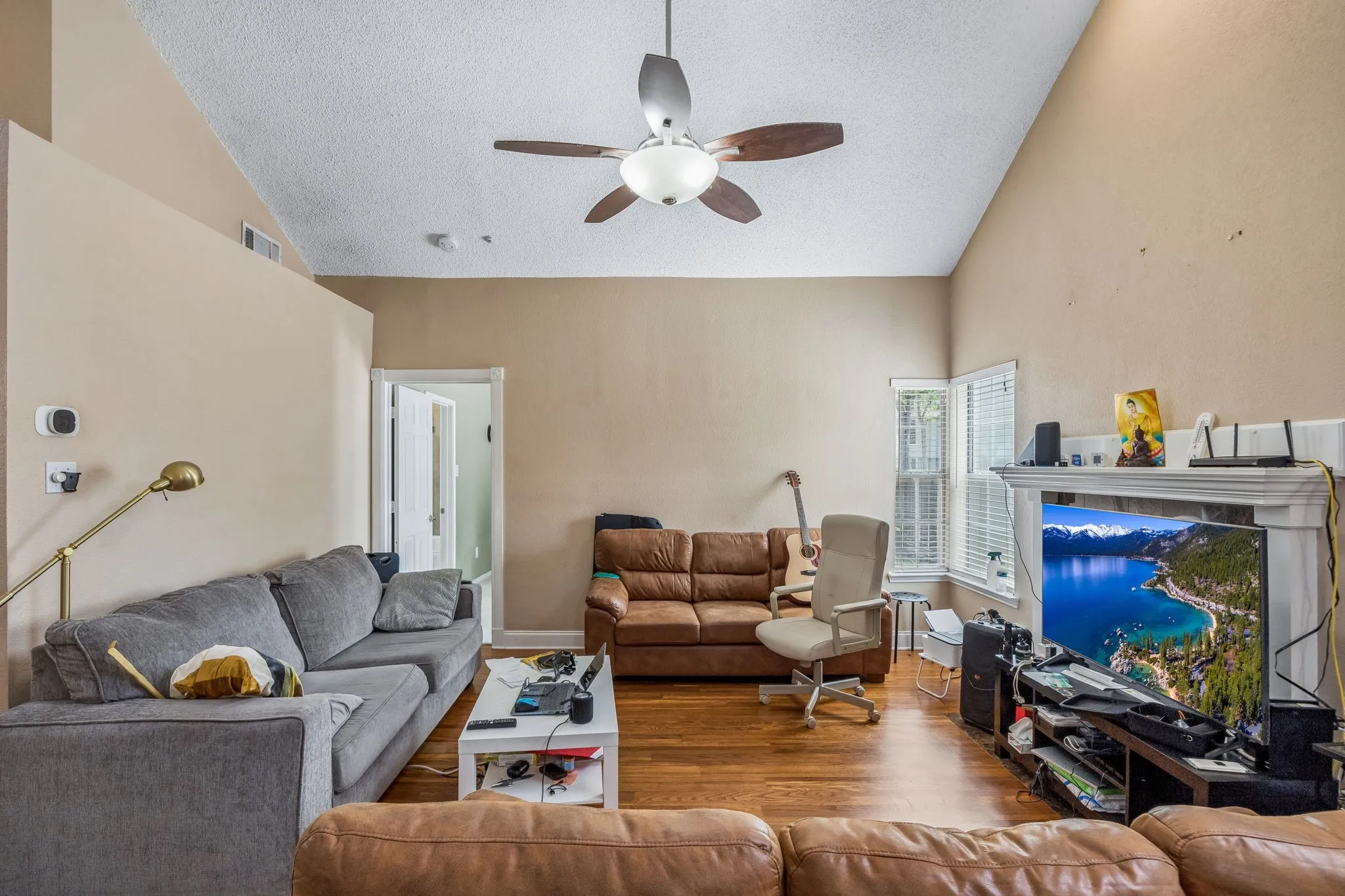Single Family Residence For Sale in Dallas County , 9404 Penny Lane, Irving, Texas 75063, 3 Bedrooms, 3 Bathrooms, 2 Garage spaces, 1,649 Sqft, built in 1987, Preowned, Price $447,000, mls#21252129, Real Estate Agent in Irving, Homes For Sale in Dallas county, Homes For Sale in Irving, Realtor in Irving Texas, Real Estate Brokerage Independent Realty Texas, Luminita Cordes Realtor
