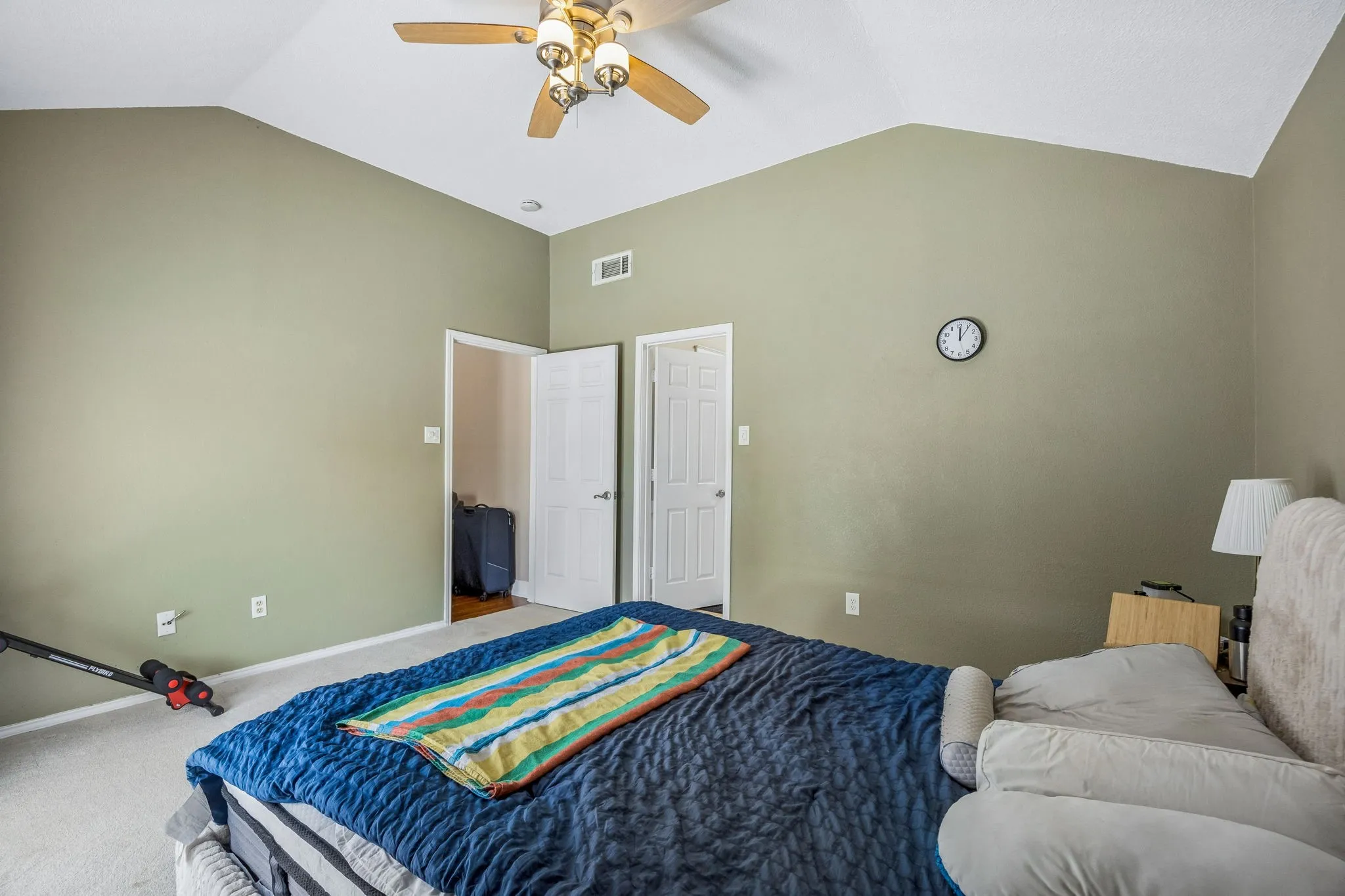 Single Family Residence For Sale in Dallas County , 9404 Penny Lane, Irving, Texas 75063, 3 Bedrooms, 3 Bathrooms, 2 Garage spaces, 1,649 Sqft, built in 1987, Preowned, Price $447,000, mls#21252129, Real Estate Agent in Irving, Homes For Sale in Dallas county, Homes For Sale in Irving, Realtor in Irving Texas, Real Estate Brokerage Independent Realty Texas, Luminita Cordes Realtor