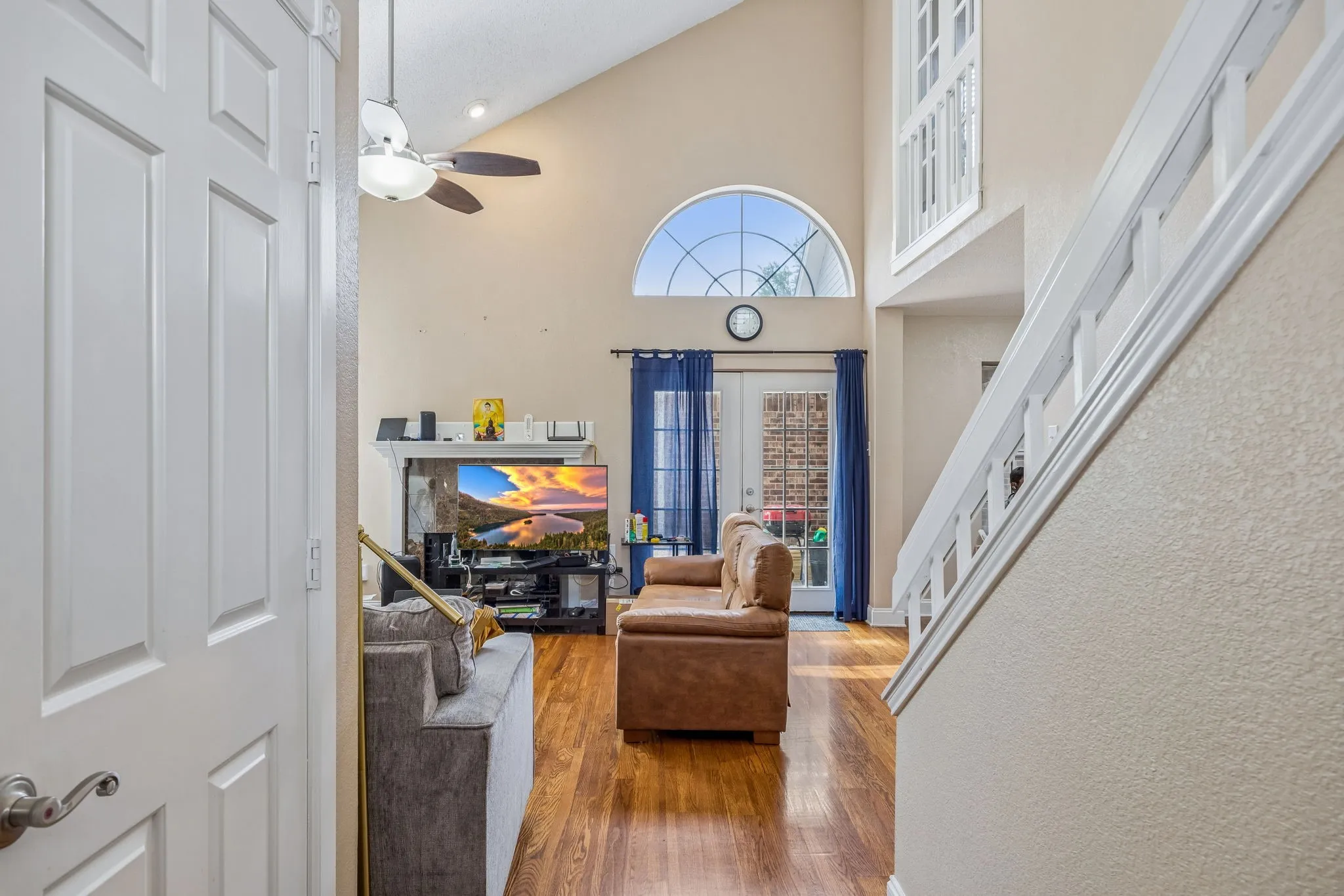 Single Family Residence For Sale in Dallas County , 9404 Penny Lane, Irving, Texas 75063, 3 Bedrooms, 3 Bathrooms, 2 Garage spaces, 1,649 Sqft, built in 1987, Preowned, Price $447,000, mls#21252129, Real Estate Agent in Irving, Homes For Sale in Dallas county, Homes For Sale in Irving, Realtor in Irving Texas, Real Estate Brokerage Independent Realty Texas, Luminita Cordes Realtor