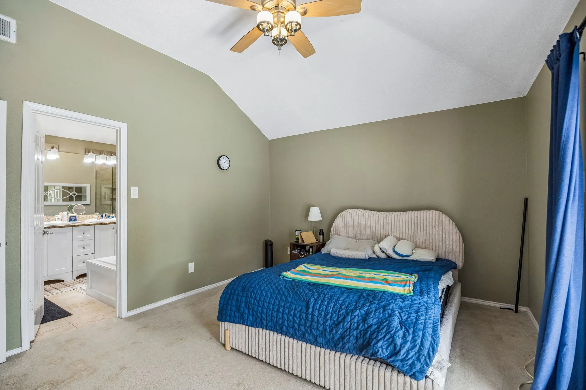Single Family Residence For Sale in Dallas County , 9404 Penny Lane, Irving, Texas 75063, 3 Bedrooms, 3 Bathrooms, 2 Garage spaces, 1,649 Sqft, built in 1987, Preowned, Price $447,000, mls#21252129, Real Estate Agent in Irving, Homes For Sale in Dallas county, Homes For Sale in Irving, Realtor in Irving Texas, Real Estate Brokerage Independent Realty Texas, Luminita Cordes Realtor