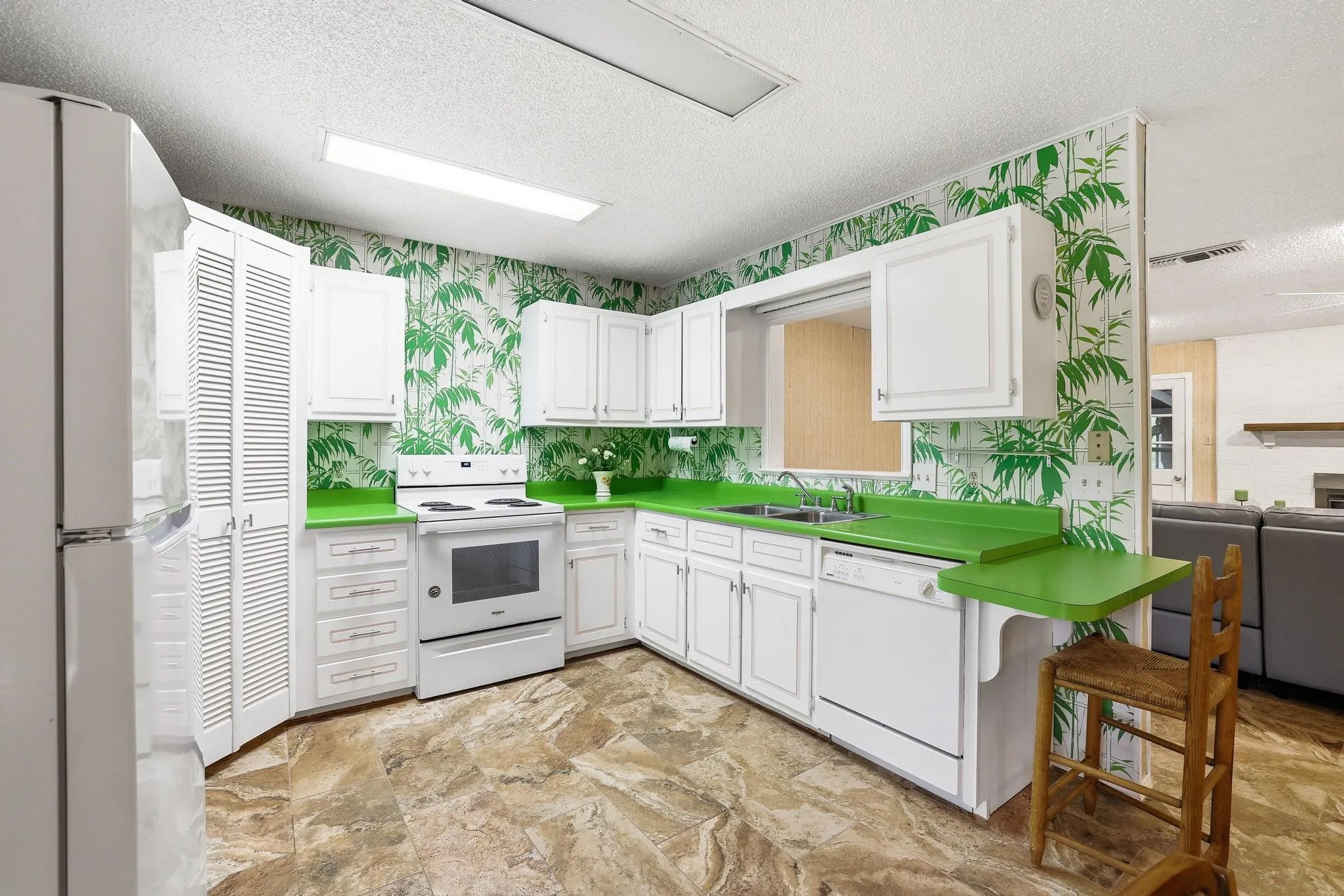 Single Family Residence For Sale in Hopkins County , 212 Lou Street, Sulphur Springs, Texas 75482, 3 Bedroom, 2 Bathroom, 2 Garage spaces, 1,684 Sqft, built in 1973, mls#21247386, Real Estate Agent in Sulphur Springs, Homes For Sale in Hopkins county, Homes For Sale in Sulphur Springs, Realtor in Sulphur Springs Texas, Real Estate Brokerage Independent Realty Texas, Luminita Cordes Realtor