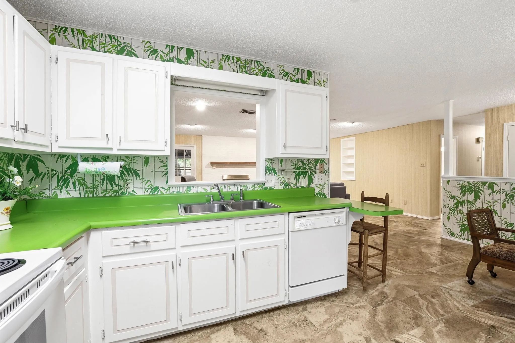 Single Family Residence For Sale in Hopkins County , 212 Lou Street, Sulphur Springs, Texas 75482, 3 Bedroom, 2 Bathroom, 2 Garage spaces, 1,684 Sqft, built in 1973, mls#21247386, Real Estate Agent in Sulphur Springs, Homes For Sale in Hopkins county, Homes For Sale in Sulphur Springs, Realtor in Sulphur Springs Texas, Real Estate Brokerage Independent Realty Texas, Luminita Cordes Realtor