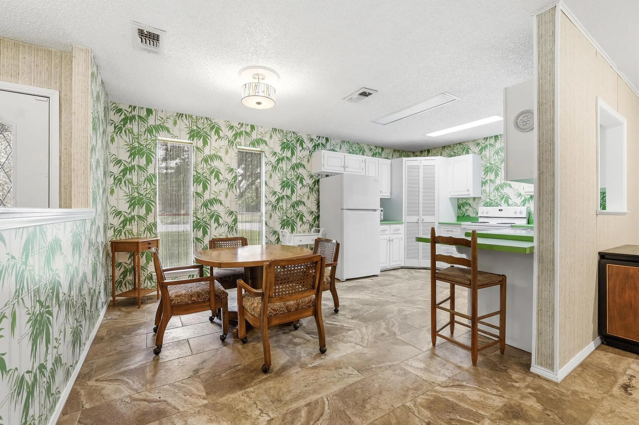 Single Family Residence For Sale in Hopkins County , 212 Lou Street, Sulphur Springs, Texas 75482, 3 Bedroom, 2 Bathroom, 2 Garage spaces, 1,684 Sqft, built in 1973, mls#21247386, Real Estate Agent in Sulphur Springs, Homes For Sale in Hopkins county, Homes For Sale in Sulphur Springs, Realtor in Sulphur Springs Texas, Real Estate Brokerage Independent Realty Texas, Luminita Cordes Realtor