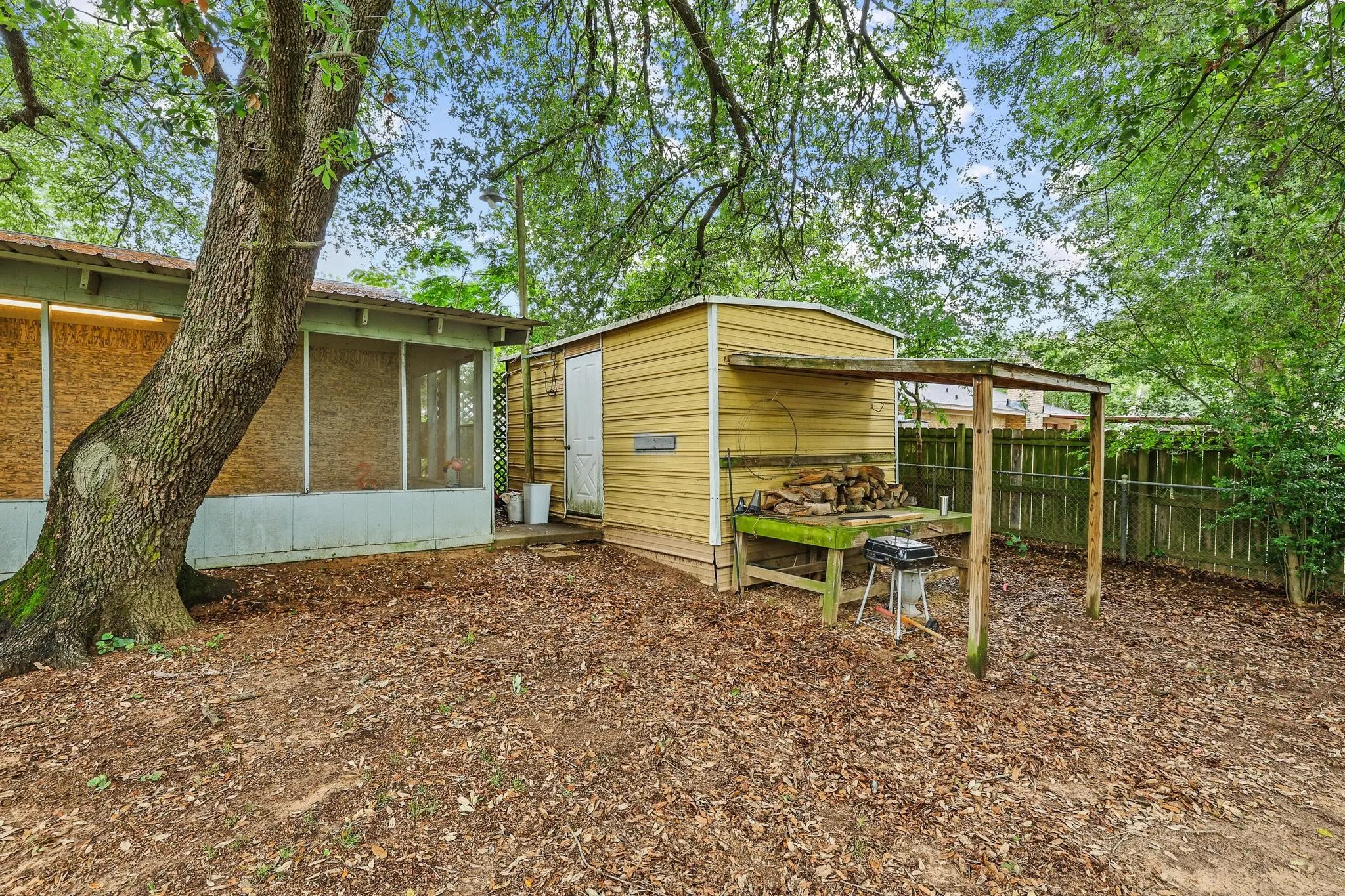 Single Family Residence For Sale in Hopkins County , 212 Lou Street, Sulphur Springs, Texas 75482, 3 Bedroom, 2 Bathroom, 2 Garage spaces, 1,684 Sqft, built in 1973, mls#21247386, Real Estate Agent in Sulphur Springs, Homes For Sale in Hopkins county, Homes For Sale in Sulphur Springs, Realtor in Sulphur Springs Texas, Real Estate Brokerage Independent Realty Texas, Luminita Cordes Realtor