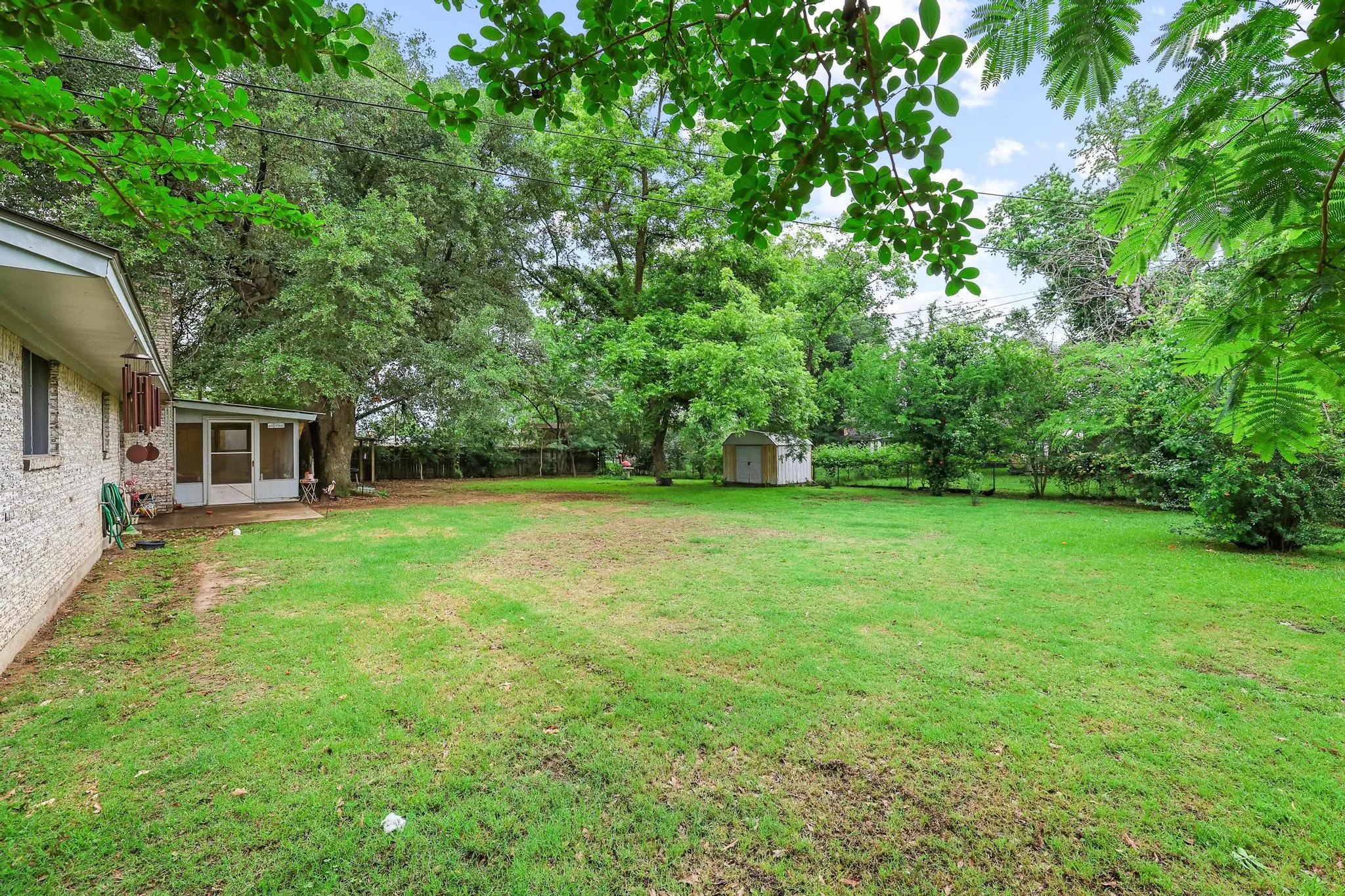 Single Family Residence For Sale in Hopkins County , 212 Lou Street, Sulphur Springs, Texas 75482, 3 Bedroom, 2 Bathroom, 2 Garage spaces, 1,684 Sqft, built in 1973, mls#21247386, Real Estate Agent in Sulphur Springs, Homes For Sale in Hopkins county, Homes For Sale in Sulphur Springs, Realtor in Sulphur Springs Texas, Real Estate Brokerage Independent Realty Texas, Luminita Cordes Realtor