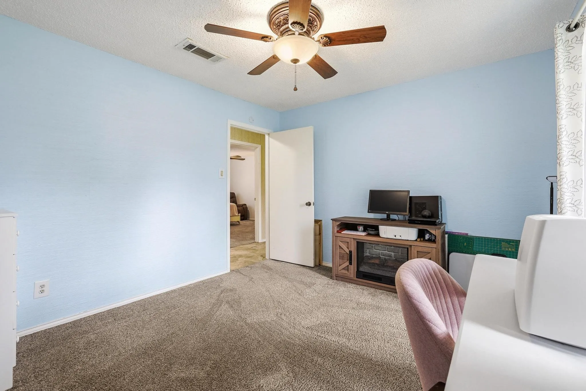 Single Family Residence For Sale in Hopkins County , 212 Lou Street, Sulphur Springs, Texas 75482, 3 Bedroom, 2 Bathroom, 2 Garage spaces, 1,684 Sqft, built in 1973, mls#21247386, Real Estate Agent in Sulphur Springs, Homes For Sale in Hopkins county, Homes For Sale in Sulphur Springs, Realtor in Sulphur Springs Texas, Real Estate Brokerage Independent Realty Texas, Luminita Cordes Realtor