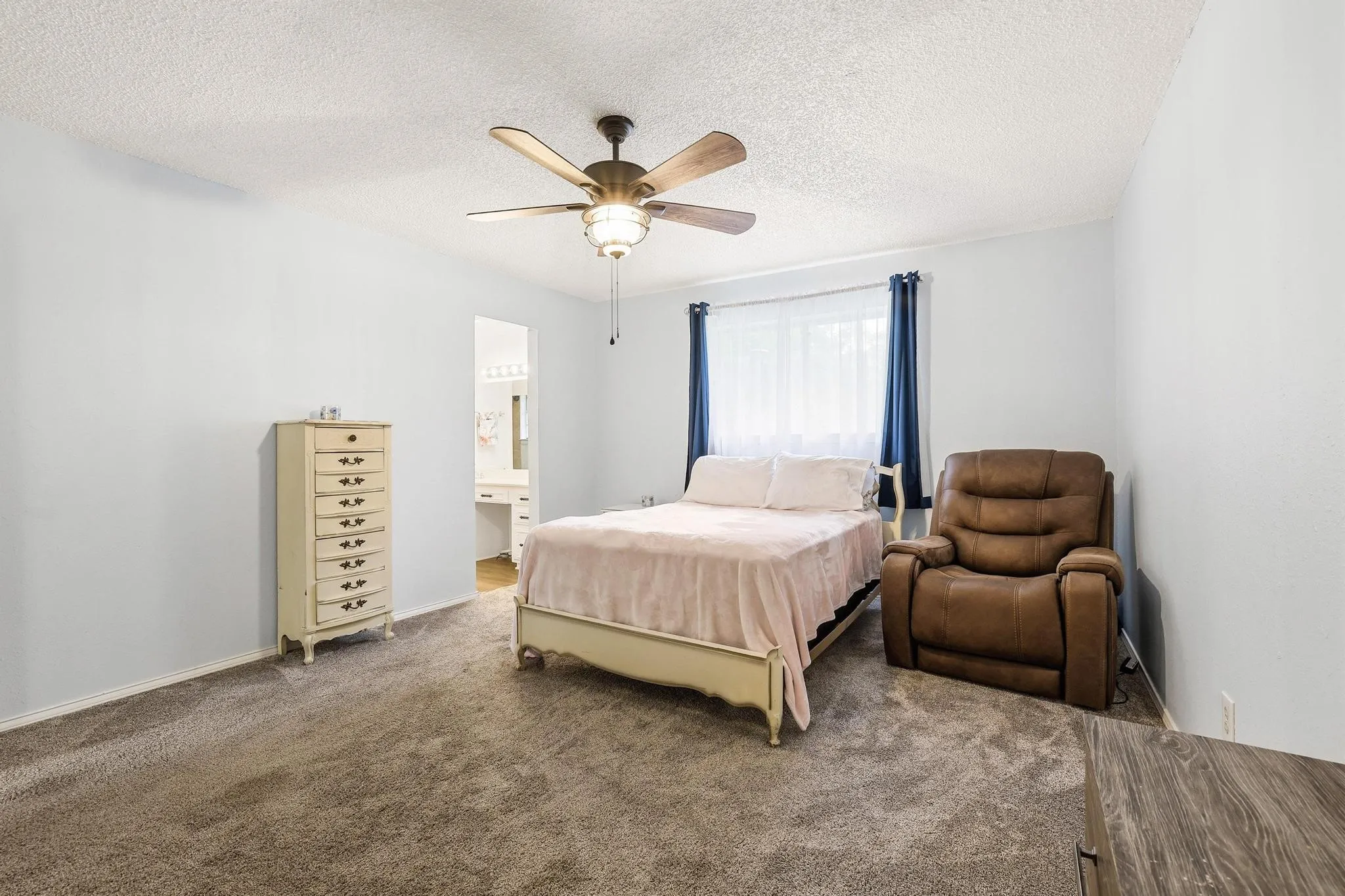 Single Family Residence For Sale in Hopkins County , 212 Lou Street, Sulphur Springs, Texas 75482, 3 Bedroom, 2 Bathroom, 2 Garage spaces, 1,684 Sqft, built in 1973, mls#21247386, Real Estate Agent in Sulphur Springs, Homes For Sale in Hopkins county, Homes For Sale in Sulphur Springs, Realtor in Sulphur Springs Texas, Real Estate Brokerage Independent Realty Texas, Luminita Cordes Realtor