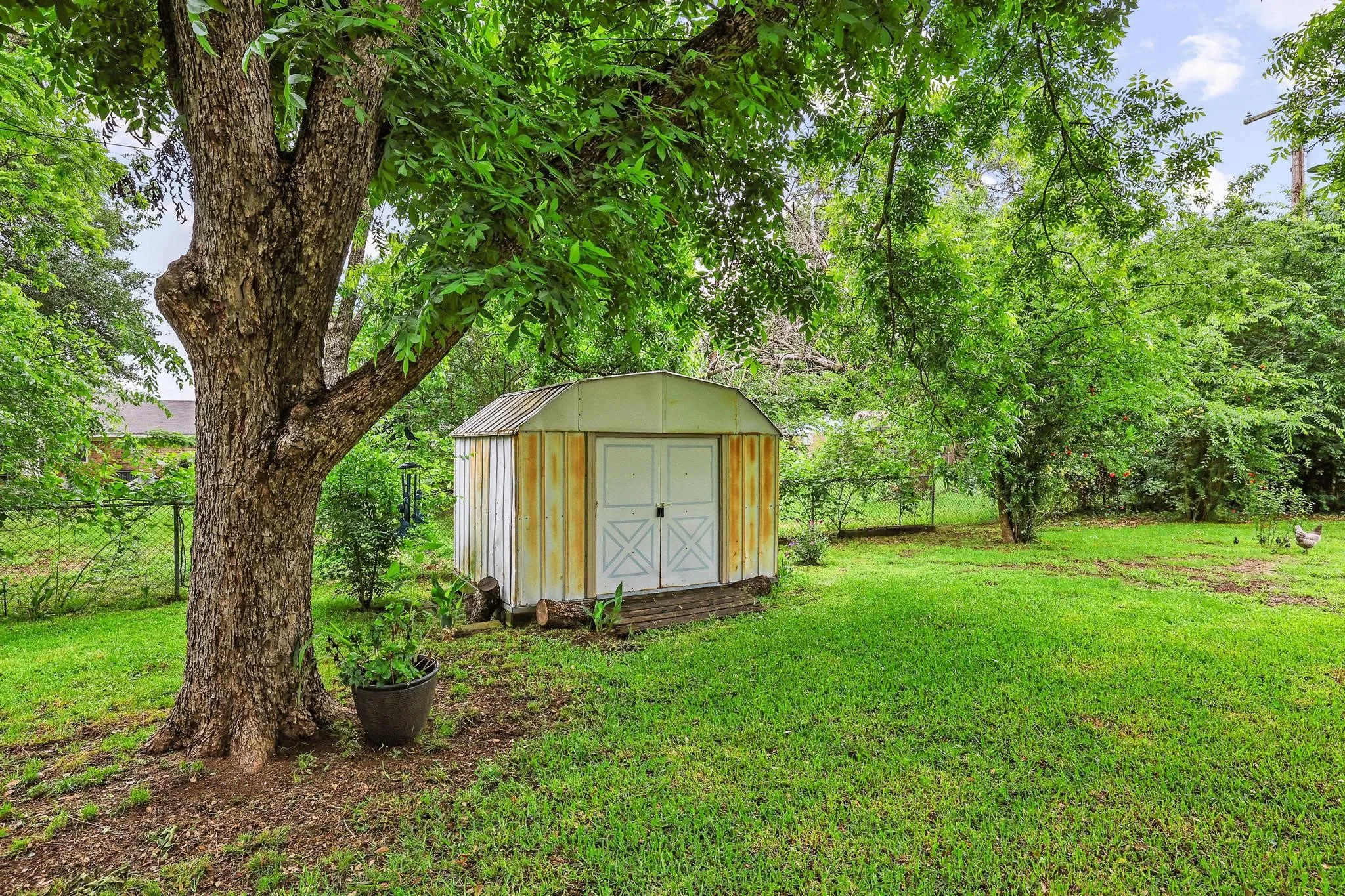 Single Family Residence For Sale in Hopkins County , 212 Lou Street, Sulphur Springs, Texas 75482, 3 Bedroom, 2 Bathroom, 2 Garage spaces, 1,684 Sqft, built in 1973, mls#21247386, Real Estate Agent in Sulphur Springs, Homes For Sale in Hopkins county, Homes For Sale in Sulphur Springs, Realtor in Sulphur Springs Texas, Real Estate Brokerage Independent Realty Texas, Luminita Cordes Realtor