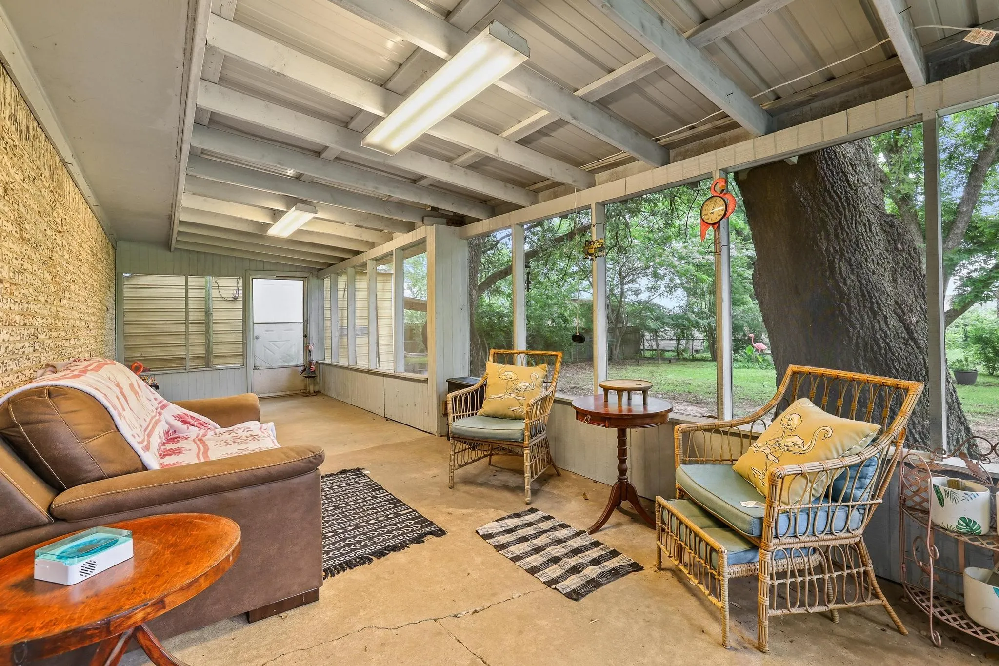 Single Family Residence For Sale in Hopkins County , 212 Lou Street, Sulphur Springs, Texas 75482, 3 Bedroom, 2 Bathroom, 2 Garage spaces, 1,684 Sqft, built in 1973, mls#21247386, Real Estate Agent in Sulphur Springs, Homes For Sale in Hopkins county, Homes For Sale in Sulphur Springs, Realtor in Sulphur Springs Texas, Real Estate Brokerage Independent Realty Texas, Luminita Cordes Realtor