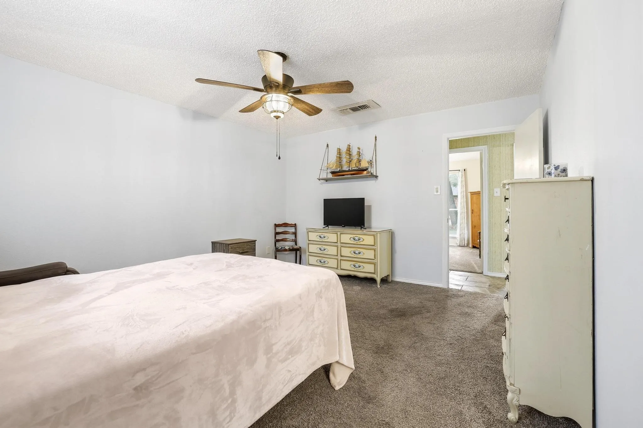 Single Family Residence For Sale in Hopkins County , 212 Lou Street, Sulphur Springs, Texas 75482, 3 Bedroom, 2 Bathroom, 2 Garage spaces, 1,684 Sqft, built in 1973, mls#21247386, Real Estate Agent in Sulphur Springs, Homes For Sale in Hopkins county, Homes For Sale in Sulphur Springs, Realtor in Sulphur Springs Texas, Real Estate Brokerage Independent Realty Texas, Luminita Cordes Realtor