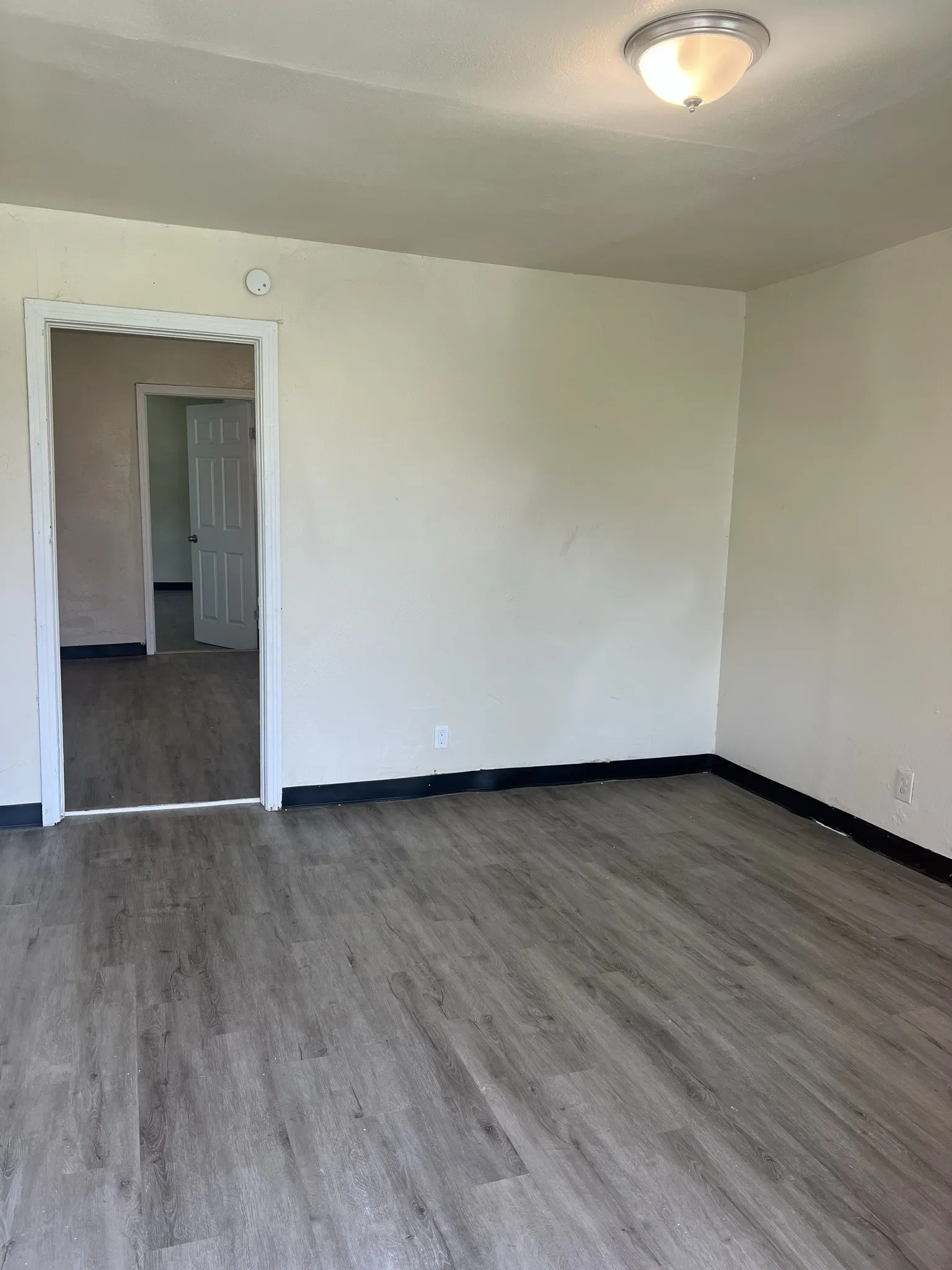 Duplex For Sale in Dallas County , 3812 Hancock Street, Dallas, Texas 75210, 2 Bedroom, 2 Bathroom, Garage spaces, 0 Sqft, built in 1936, Preowned, mls#21255673, Real Estate Agent in Dallas, Homes For Sale in Dallas county, Homes For Sale in Dallas, Realtor in Dallas Texas, Real Estate Brokerage Independent Realty Texas, Luminita Cordes Realtor