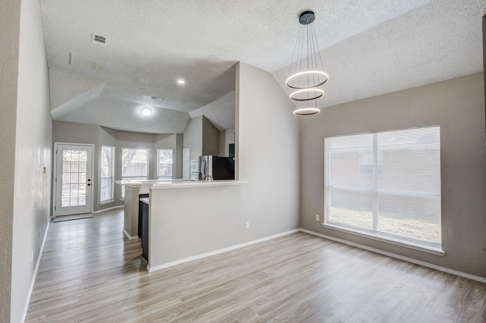 Single Family Residence For Sale in Tarrant County , 9049 Elbe Trail, Fort Worth, Texas 76118, 3 Bedroom, 2 Bathroom, 2 Garage spaces, 1,876 Sqft, built in 1996, Preowned, mls#21255577, Real Estate Agent in Fort Worth, Homes For Sale in Tarrant county, Homes For Sale in Fort Worth, Realtor in Fort Worth Texas, Real Estate Brokerage Independent Realty Texas, Luminita Cordes Realtor