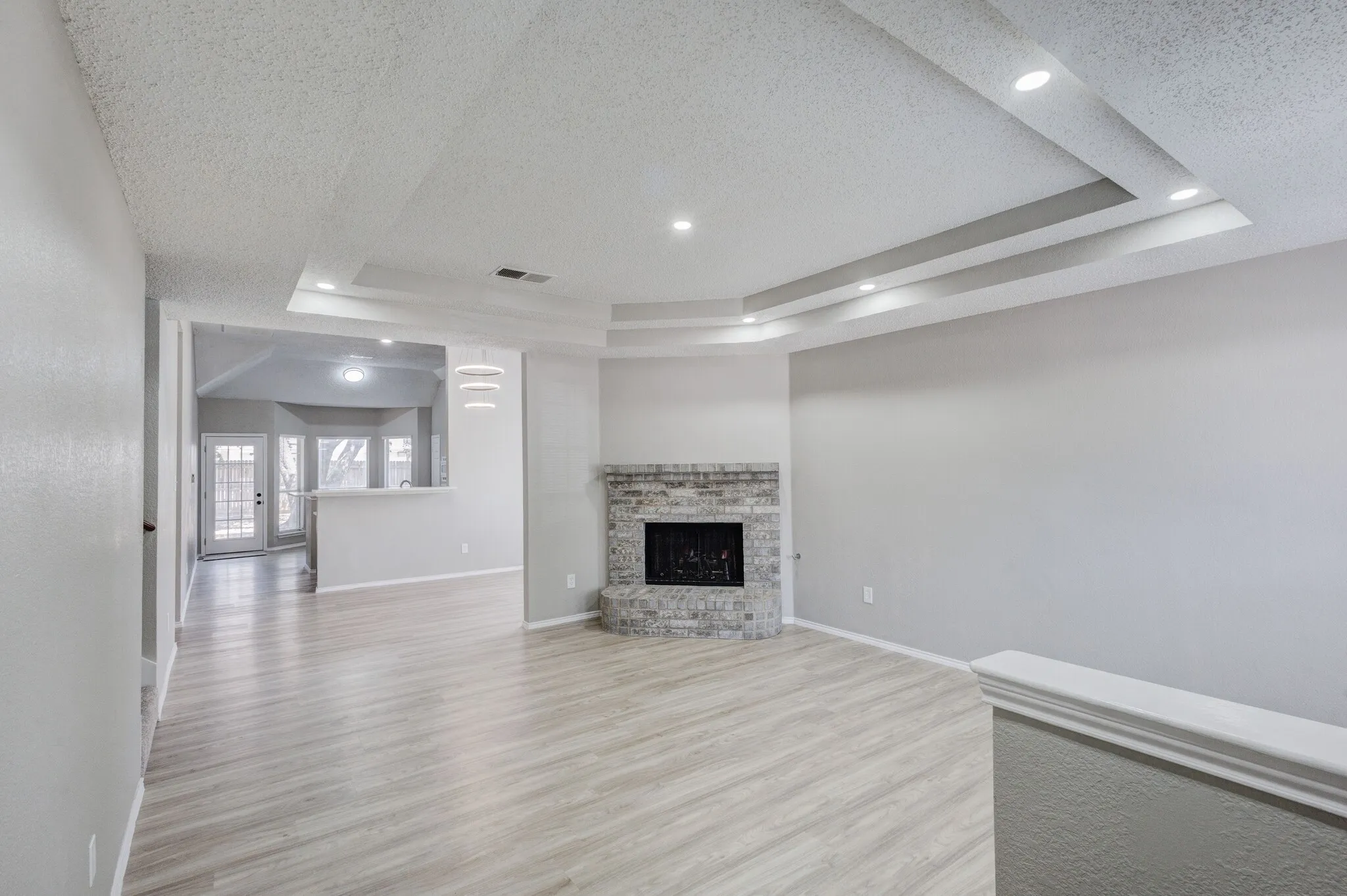 Single Family Residence For Sale in Tarrant County , 9049 Elbe Trail, Fort Worth, Texas 76118, 3 Bedroom, 2 Bathroom, 2 Garage spaces, 1,876 Sqft, built in 1996, Preowned, mls#21255577, Real Estate Agent in Fort Worth, Homes For Sale in Tarrant county, Homes For Sale in Fort Worth, Realtor in Fort Worth Texas, Real Estate Brokerage Independent Realty Texas, Luminita Cordes Realtor