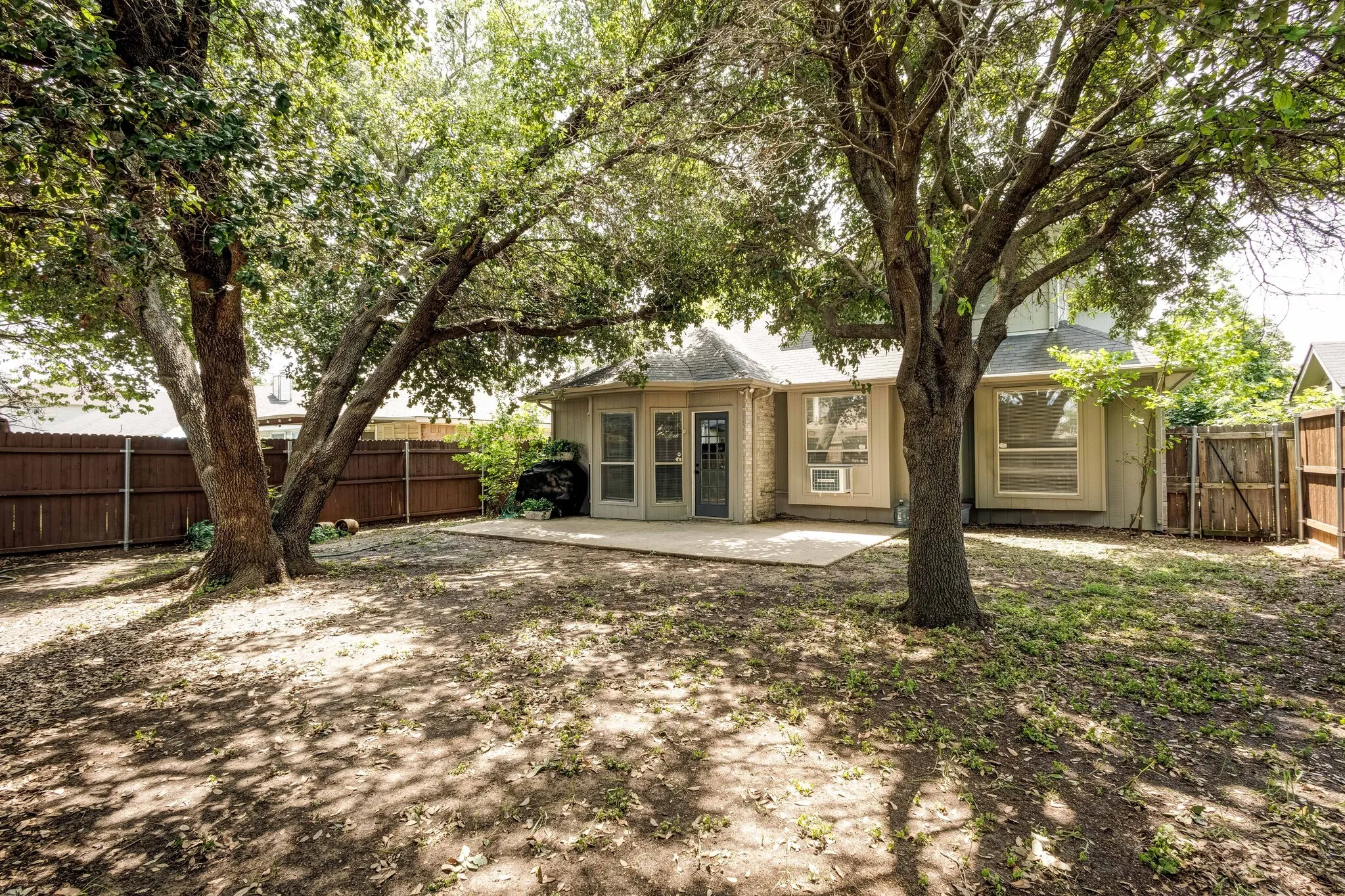 Single Family Residence For Sale in Tarrant County , 9049 Elbe Trail, Fort Worth, Texas 76118, 3 Bedroom, 2 Bathroom, 2 Garage spaces, 1,876 Sqft, built in 1996, Preowned, mls#21255577, Real Estate Agent in Fort Worth, Homes For Sale in Tarrant county, Homes For Sale in Fort Worth, Realtor in Fort Worth Texas, Real Estate Brokerage Independent Realty Texas, Luminita Cordes Realtor