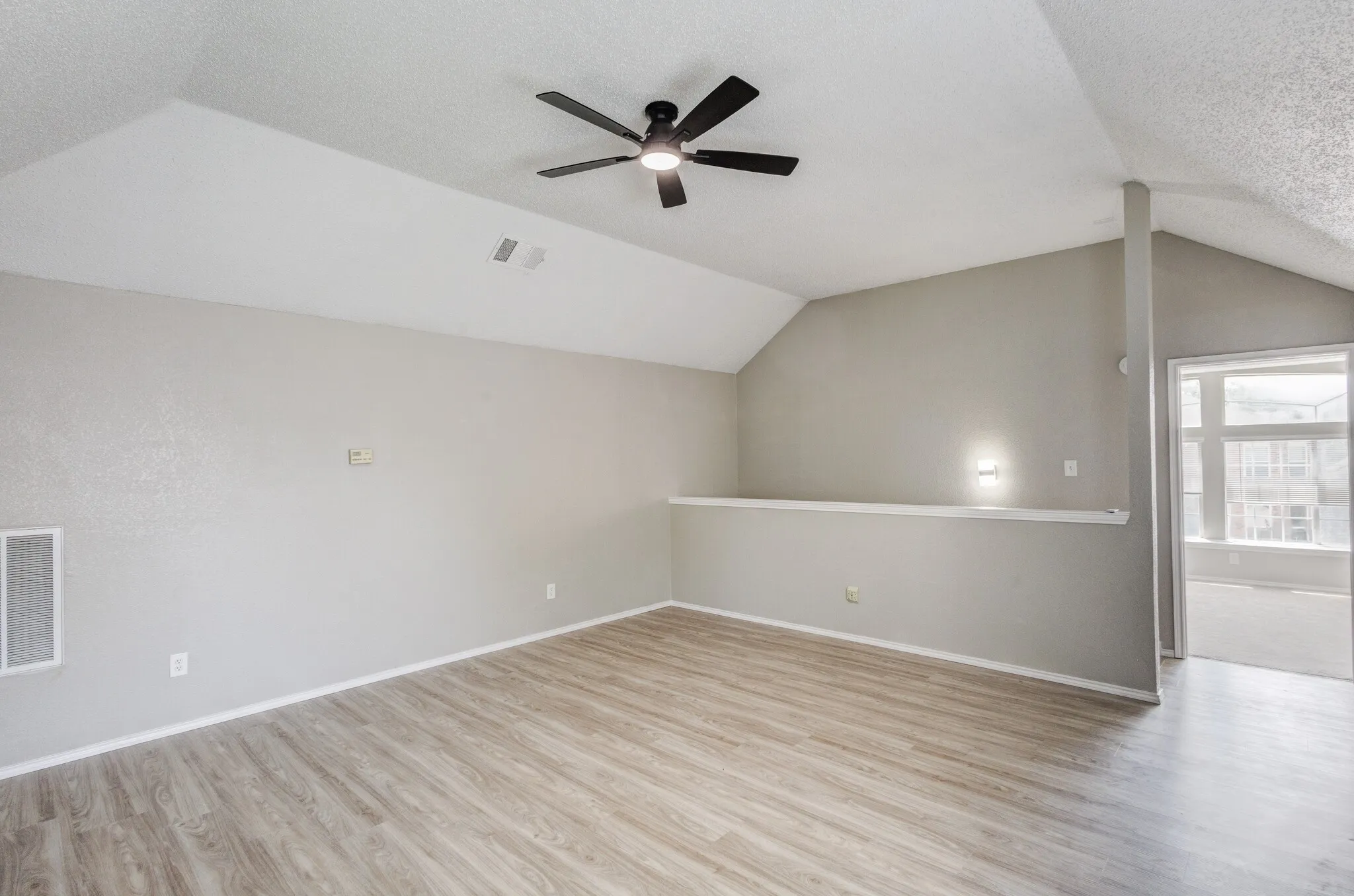 Single Family Residence For Sale in Tarrant County , 9049 Elbe Trail, Fort Worth, Texas 76118, 3 Bedroom, 2 Bathroom, 2 Garage spaces, 1,876 Sqft, built in 1996, Preowned, mls#21255577, Real Estate Agent in Fort Worth, Homes For Sale in Tarrant county, Homes For Sale in Fort Worth, Realtor in Fort Worth Texas, Real Estate Brokerage Independent Realty Texas, Luminita Cordes Realtor