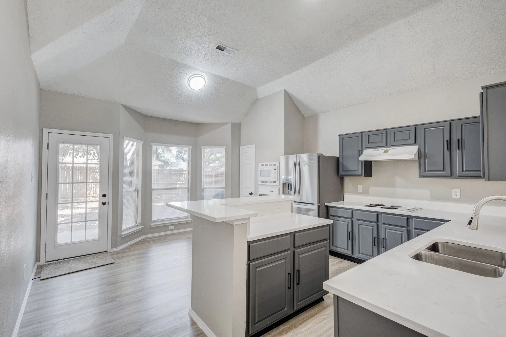 Single Family Residence For Sale in Tarrant County , 9049 Elbe Trail, Fort Worth, Texas 76118, 3 Bedroom, 2 Bathroom, 2 Garage spaces, 1,876 Sqft, built in 1996, Preowned, mls#21255577, Real Estate Agent in Fort Worth, Homes For Sale in Tarrant county, Homes For Sale in Fort Worth, Realtor in Fort Worth Texas, Real Estate Brokerage Independent Realty Texas, Luminita Cordes Realtor
