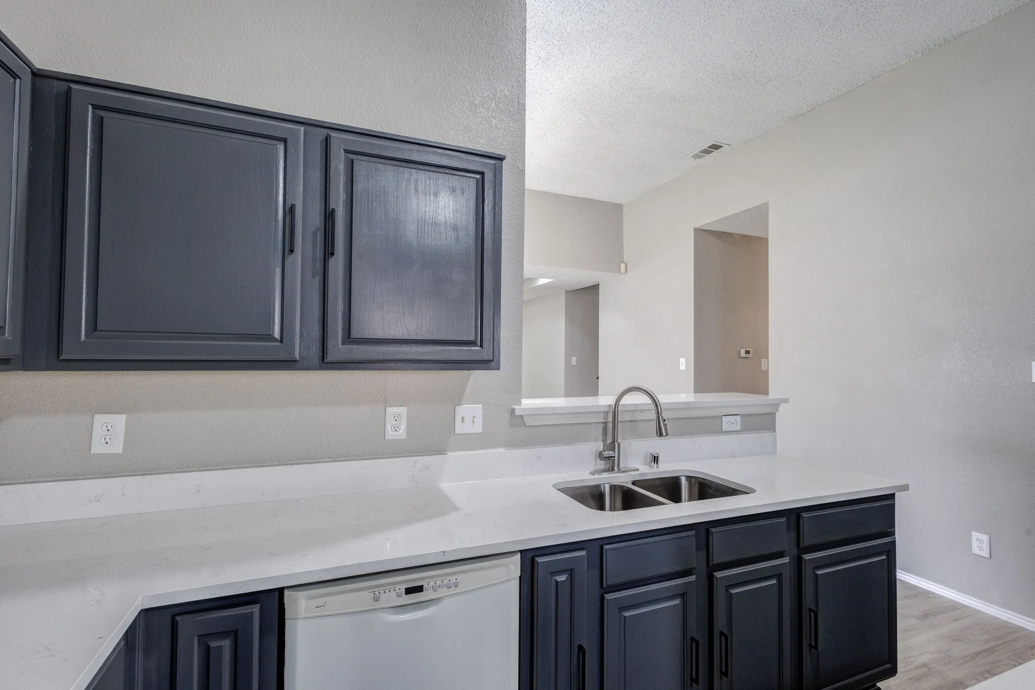 Single Family Residence For Sale in Tarrant County , 9049 Elbe Trail, Fort Worth, Texas 76118, 3 Bedroom, 2 Bathroom, 2 Garage spaces, 1,876 Sqft, built in 1996, Preowned, mls#21255577, Real Estate Agent in Fort Worth, Homes For Sale in Tarrant county, Homes For Sale in Fort Worth, Realtor in Fort Worth Texas, Real Estate Brokerage Independent Realty Texas, Luminita Cordes Realtor