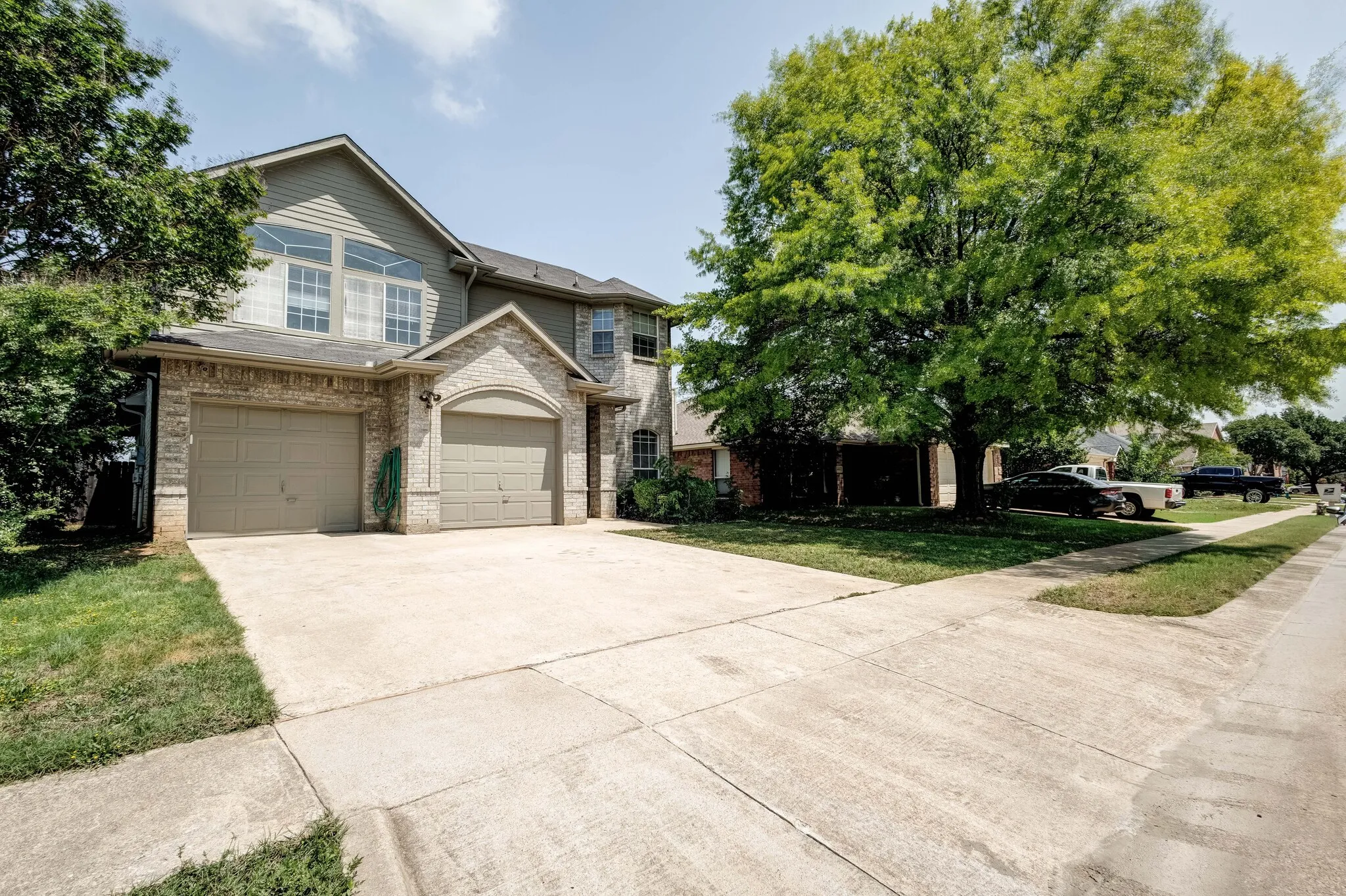 Single Family Residence For Sale in Tarrant County , 9049 Elbe Trail, Fort Worth, Texas 76118, 3 Bedroom, 2 Bathroom, 2 Garage spaces, 1,876 Sqft, built in 1996, Preowned, mls#21255577, Real Estate Agent in Fort Worth, Homes For Sale in Tarrant county, Homes For Sale in Fort Worth, Realtor in Fort Worth Texas, Real Estate Brokerage Independent Realty Texas, Luminita Cordes Realtor