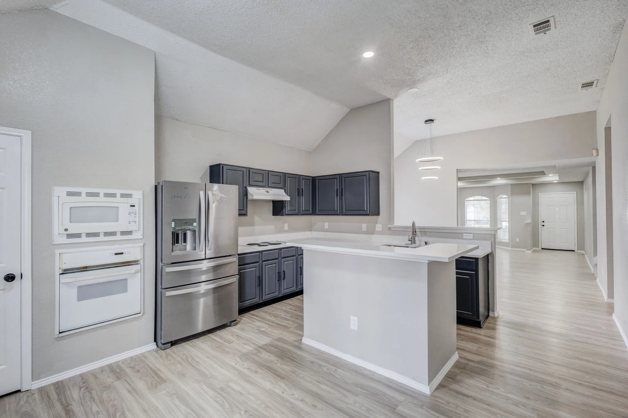Single Family Residence For Sale in Tarrant County , 9049 Elbe Trail, Fort Worth, Texas 76118, 3 Bedroom, 2 Bathroom, 2 Garage spaces, 1,876 Sqft, built in 1996, Preowned, mls#21255577, Real Estate Agent in Fort Worth, Homes For Sale in Tarrant county, Homes For Sale in Fort Worth, Realtor in Fort Worth Texas, Real Estate Brokerage Independent Realty Texas, Luminita Cordes Realtor