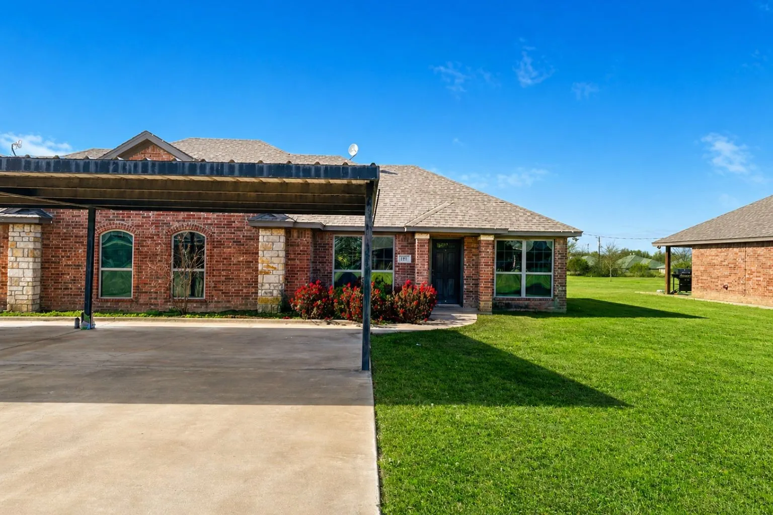 Duplex For Sale in Parker County , 171-187 Gibson Lane 171 - 187 Odd Numbers, Weatherford, Texas 76088, 3 Bedrooms, 2 Bathrooms, Garage spaces, 0 Sqft, built in 2009, Preowned, Price $2,250,000, mls#21254906, Real Estate Agent in Weatherford, Homes For Sale in Parker county, Homes For Sale in Weatherford, Realtor in Weatherford Texas, Real Estate Brokerage Independent Realty Texas, Luminita Cordes Realtor