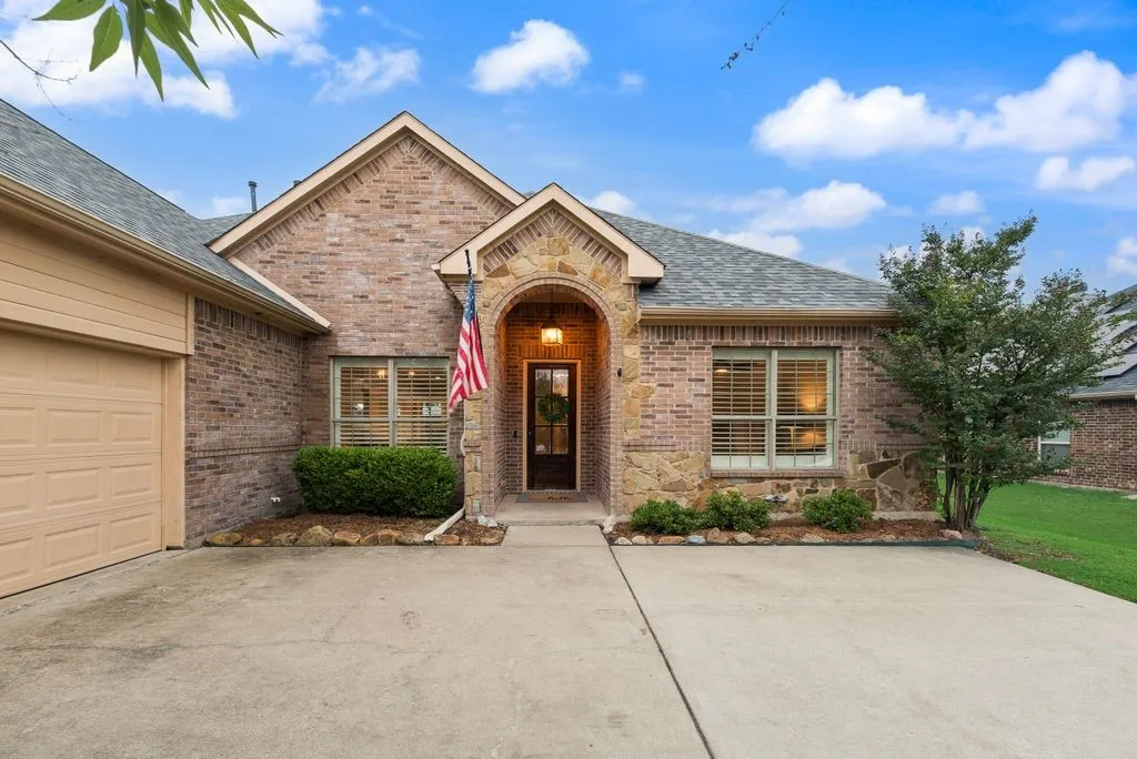 Single Family Residence For Sale in Collin County , 1613 Woodlawn Avenue, Royse City, Texas 75189, 4 Bedrooms, 3 Bathrooms, 2 Garage spaces, 2,922 Sqft, built in 2010, Preowned, Price $432,900, mls#21255163, Real Estate Agent in Royse City, Homes For Sale in Collin county, Homes For Sale in Royse City, Realtor in Royse City Texas, Real Estate Brokerage Independent Realty Texas, Luminita Cordes Realtor