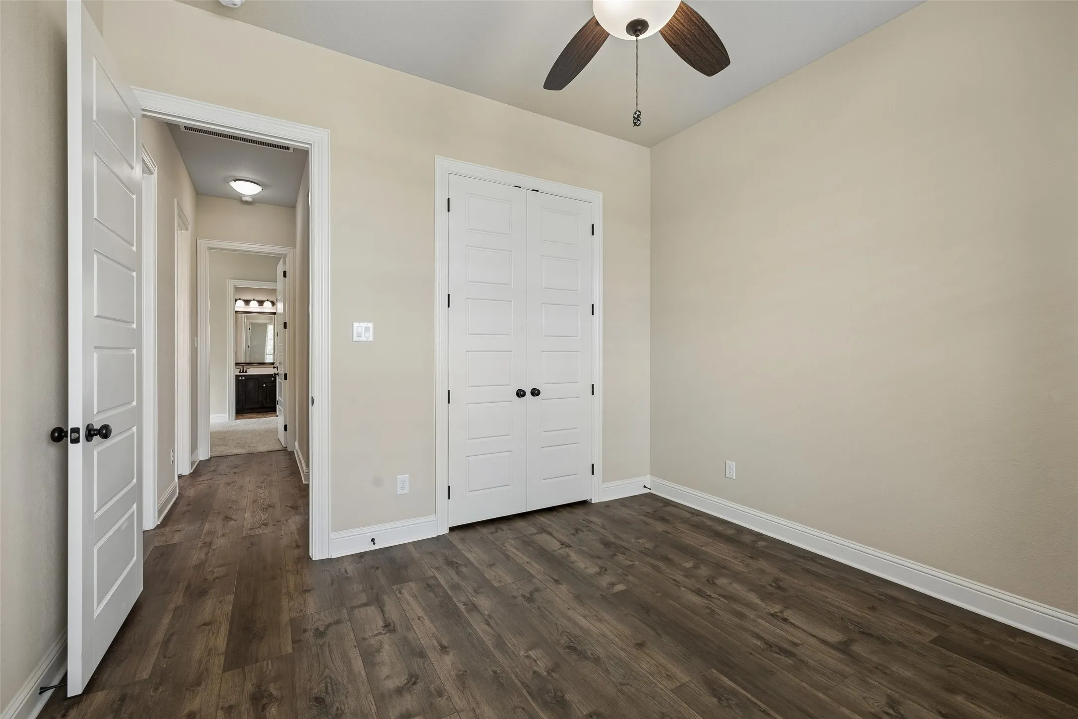 Single Family Residence For Sale in Ellis County , 8221 Palmer Lane, Waxahachie, Texas 75167, 4 Bedroom, 3 Bathroom, 2 Garage spaces, 2,837 Sqft, built in 2020, Preowned, mls#21254490, Real Estate Agent in Waxahachie, Homes For Sale in Ellis county, Homes For Sale in Waxahachie, Realtor in Waxahachie Texas, Real Estate Brokerage Independent Realty Texas, Luminita Cordes Realtor