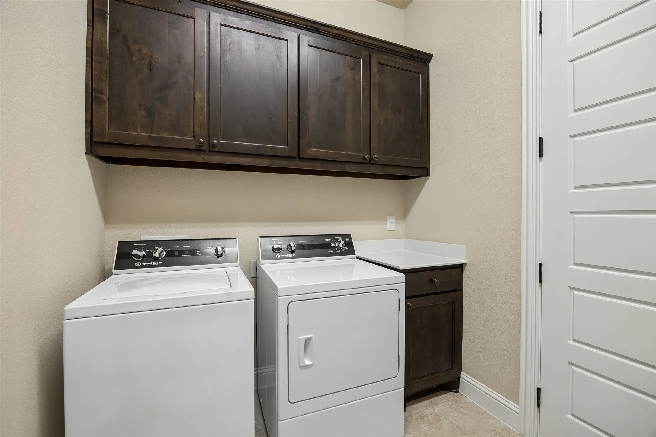 Single Family Residence For Sale in Ellis County , 8221 Palmer Lane, Waxahachie, Texas 75167, 4 Bedroom, 3 Bathroom, 2 Garage spaces, 2,837 Sqft, built in 2020, Preowned, mls#21254490, Real Estate Agent in Waxahachie, Homes For Sale in Ellis county, Homes For Sale in Waxahachie, Realtor in Waxahachie Texas, Real Estate Brokerage Independent Realty Texas, Luminita Cordes Realtor