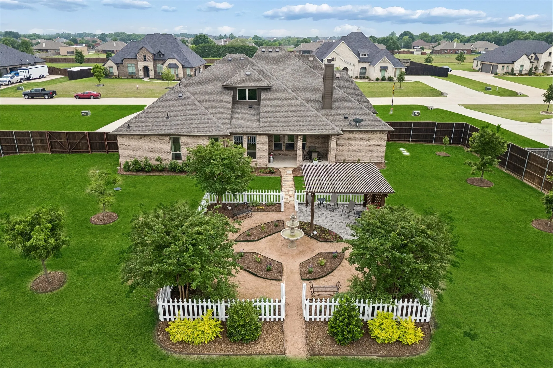 Single Family Residence For Sale in Ellis County , 8221 Palmer Lane, Waxahachie, Texas 75167, 4 Bedroom, 3 Bathroom, 2 Garage spaces, 2,837 Sqft, built in 2020, Preowned, mls#21254490, Real Estate Agent in Waxahachie, Homes For Sale in Ellis county, Homes For Sale in Waxahachie, Realtor in Waxahachie Texas, Real Estate Brokerage Independent Realty Texas, Luminita Cordes Realtor