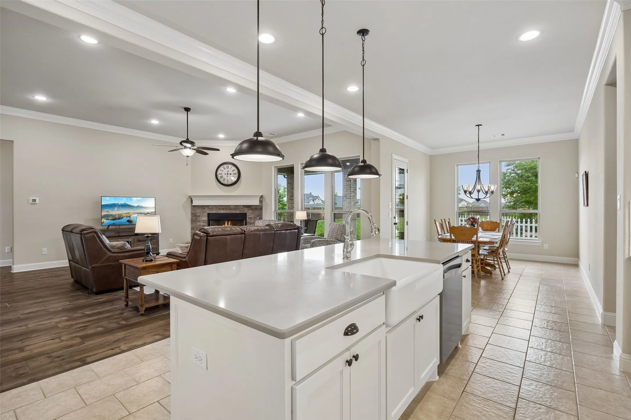 Single Family Residence For Sale in Ellis County , 8221 Palmer Lane, Waxahachie, Texas 75167, 4 Bedroom, 3 Bathroom, 2 Garage spaces, 2,837 Sqft, built in 2020, Preowned, mls#21254490, Real Estate Agent in Waxahachie, Homes For Sale in Ellis county, Homes For Sale in Waxahachie, Realtor in Waxahachie Texas, Real Estate Brokerage Independent Realty Texas, Luminita Cordes Realtor