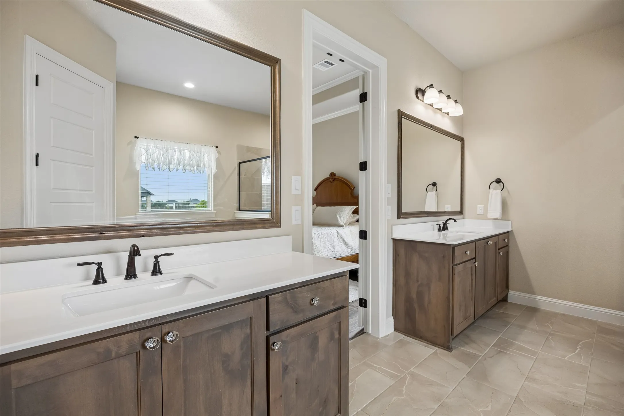Single Family Residence For Sale in Ellis County , 8221 Palmer Lane, Waxahachie, Texas 75167, 4 Bedroom, 3 Bathroom, 2 Garage spaces, 2,837 Sqft, built in 2020, Preowned, mls#21254490, Real Estate Agent in Waxahachie, Homes For Sale in Ellis county, Homes For Sale in Waxahachie, Realtor in Waxahachie Texas, Real Estate Brokerage Independent Realty Texas, Luminita Cordes Realtor