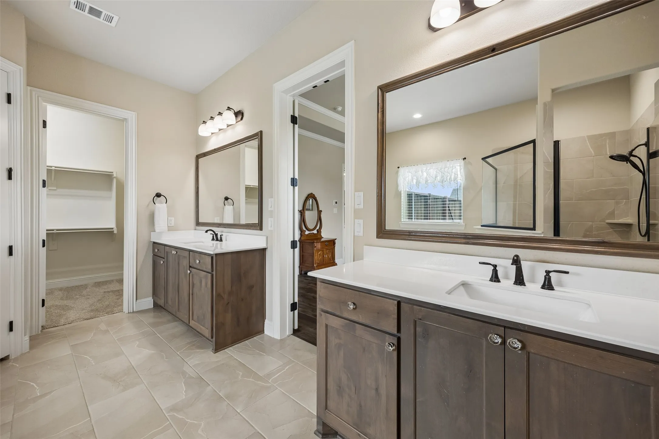 Single Family Residence For Sale in Ellis County , 8221 Palmer Lane, Waxahachie, Texas 75167, 4 Bedroom, 3 Bathroom, 2 Garage spaces, 2,837 Sqft, built in 2020, Preowned, mls#21254490, Real Estate Agent in Waxahachie, Homes For Sale in Ellis county, Homes For Sale in Waxahachie, Realtor in Waxahachie Texas, Real Estate Brokerage Independent Realty Texas, Luminita Cordes Realtor